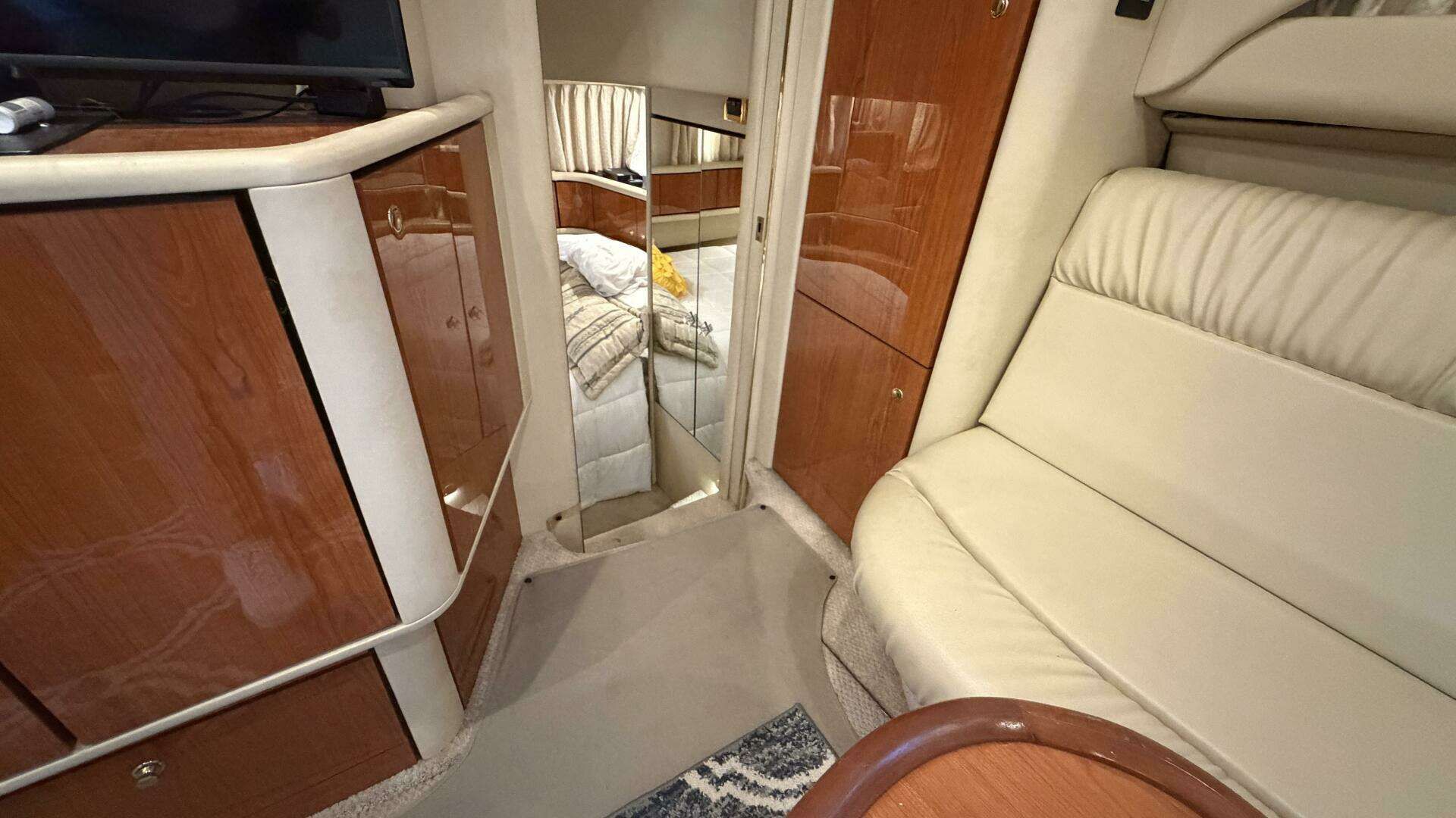 2000 Sea Ray 380 Aft Cabin - 32