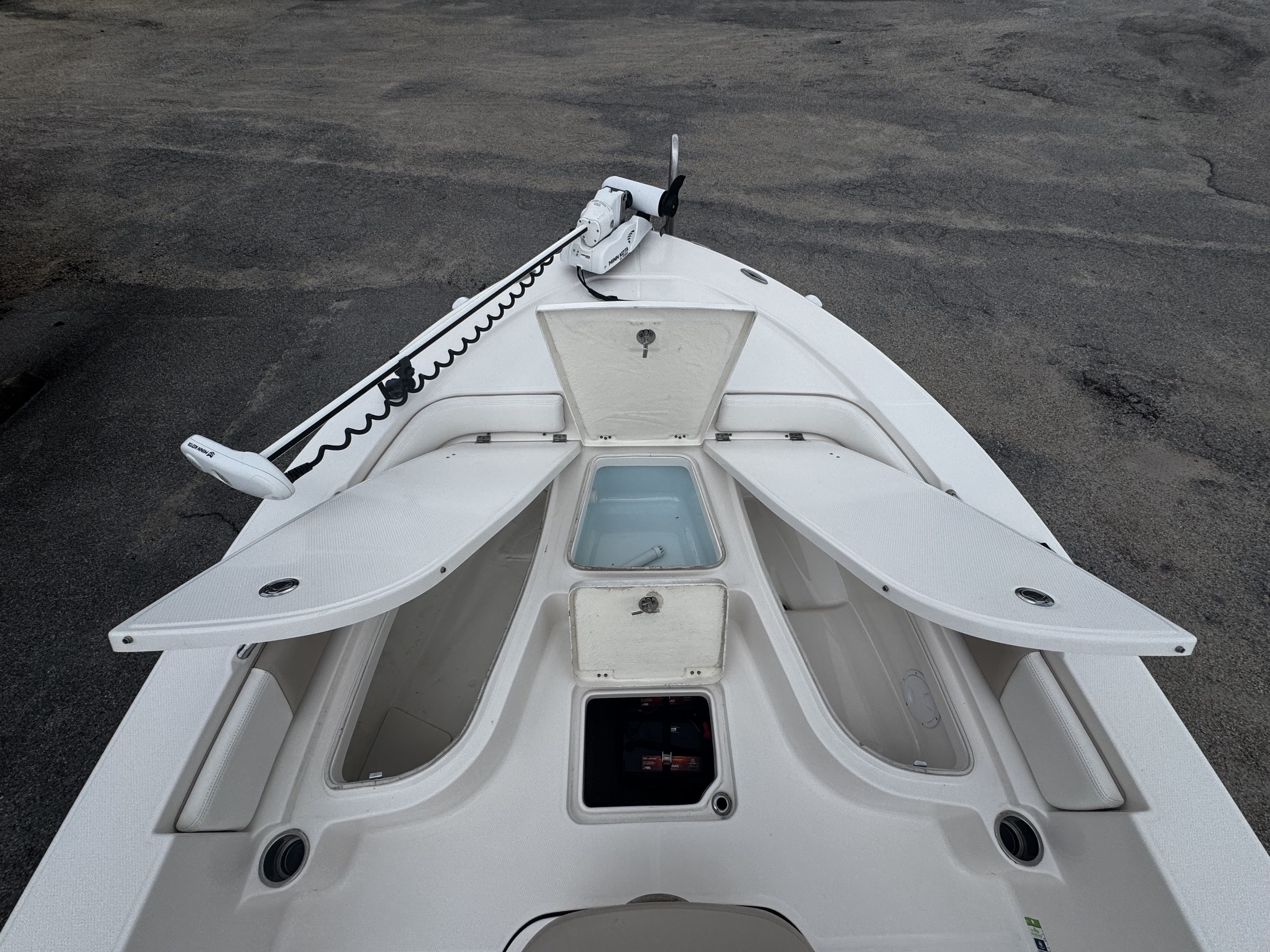 2022 Robalo Cayman 226 - 7