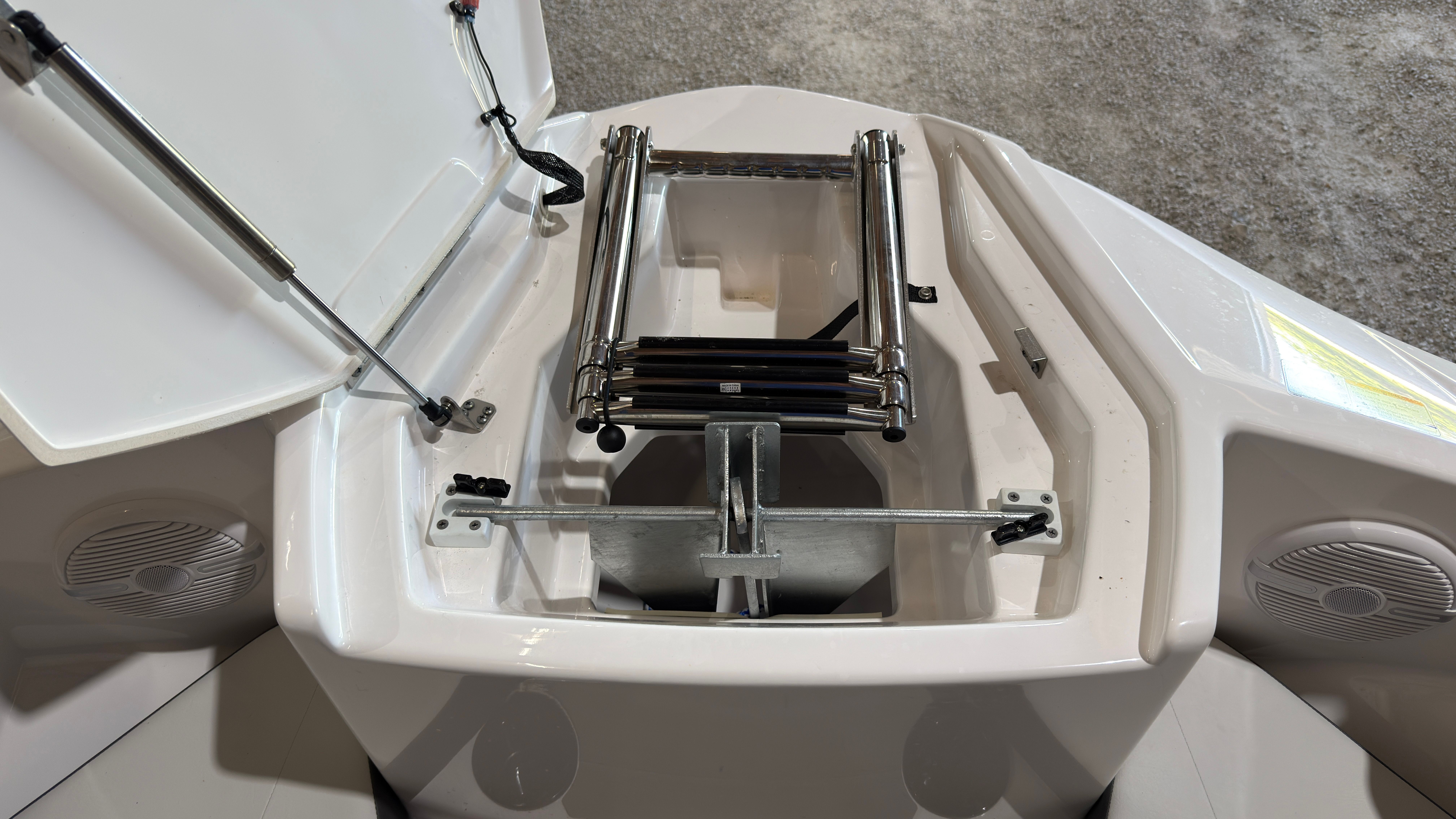 Yamaha AR220 2024 boat with integrated anchor compartment and speakers.