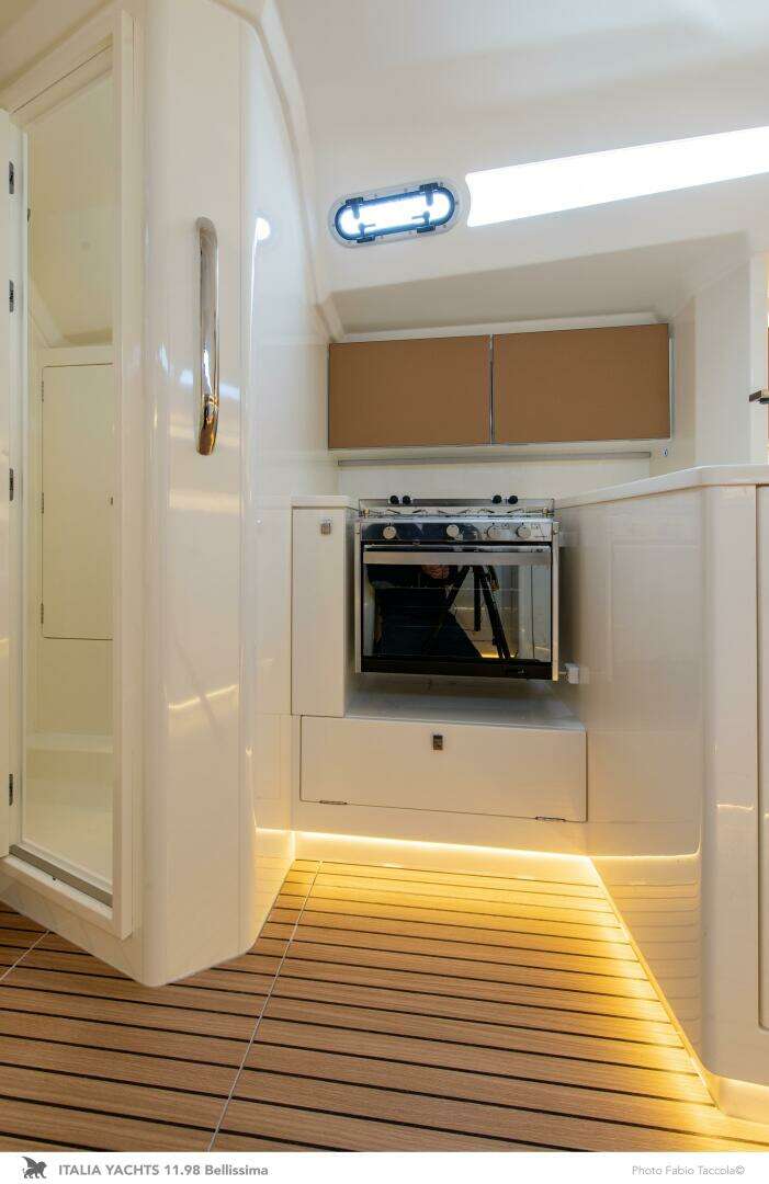 2026 Italia Yachts 11.98 - Image 6