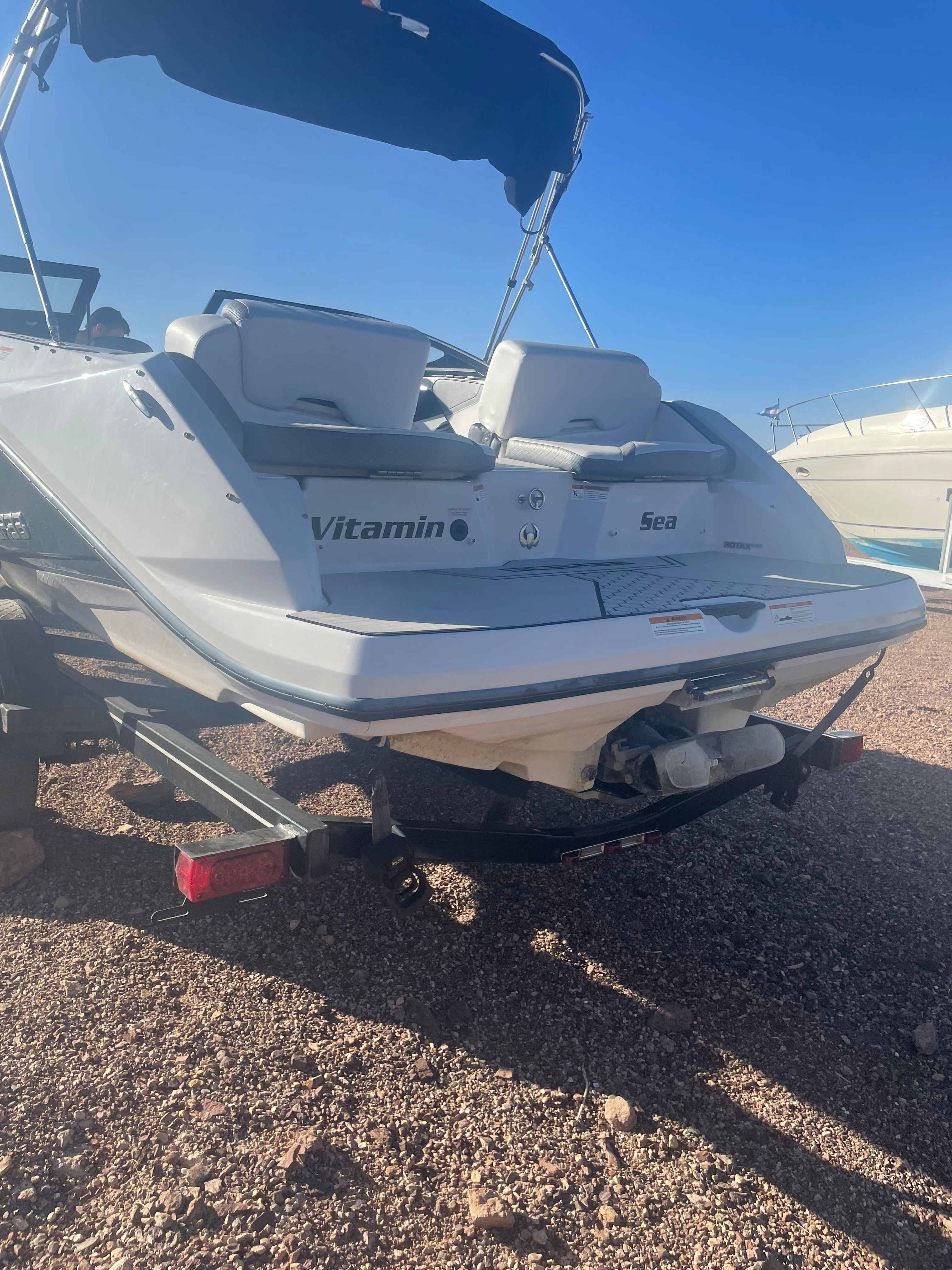 The image shows a 2019 Scarab 195 G boat on a trailer.