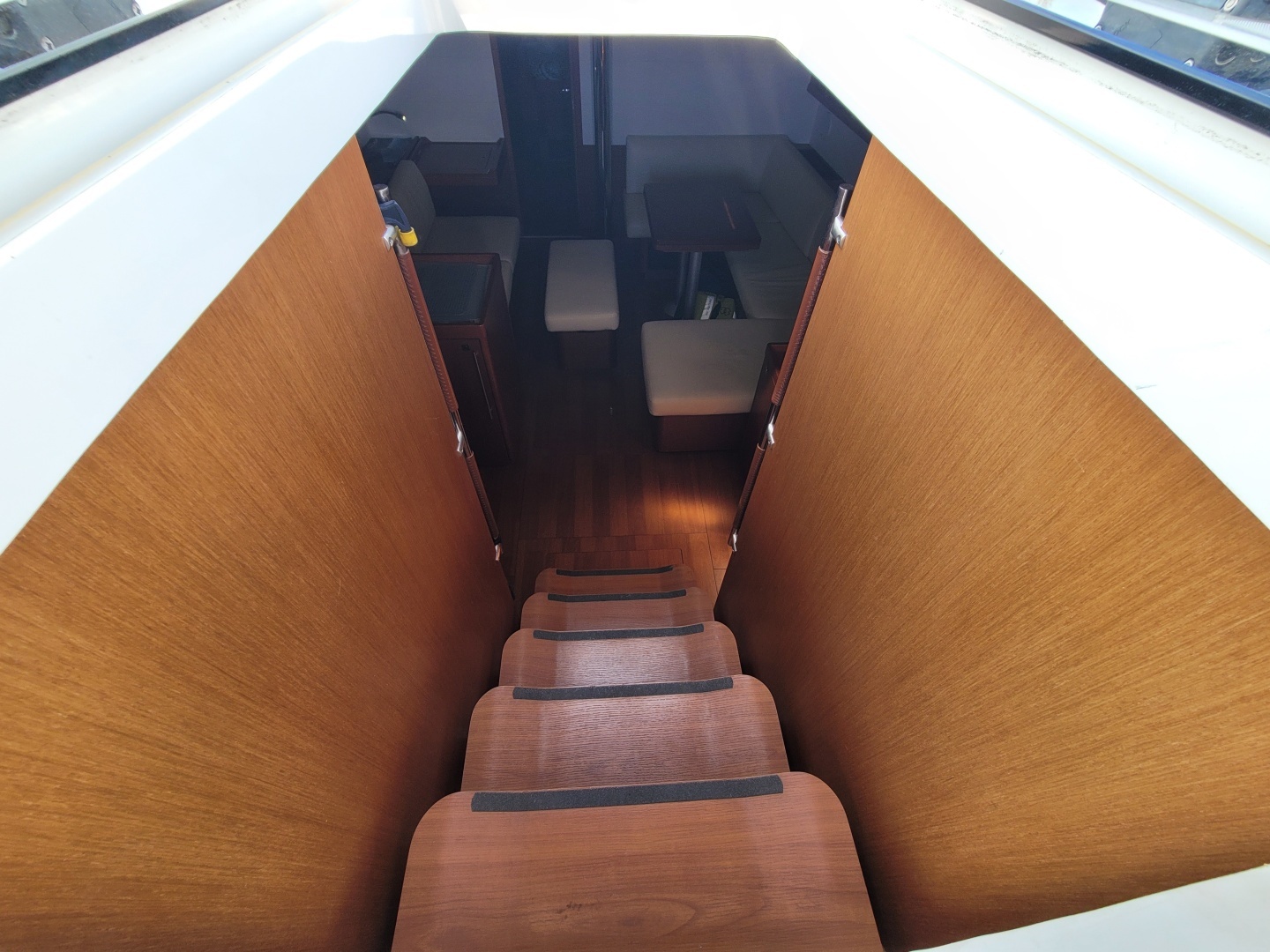 2015 Beneteau Oceanis 45 - Image 16