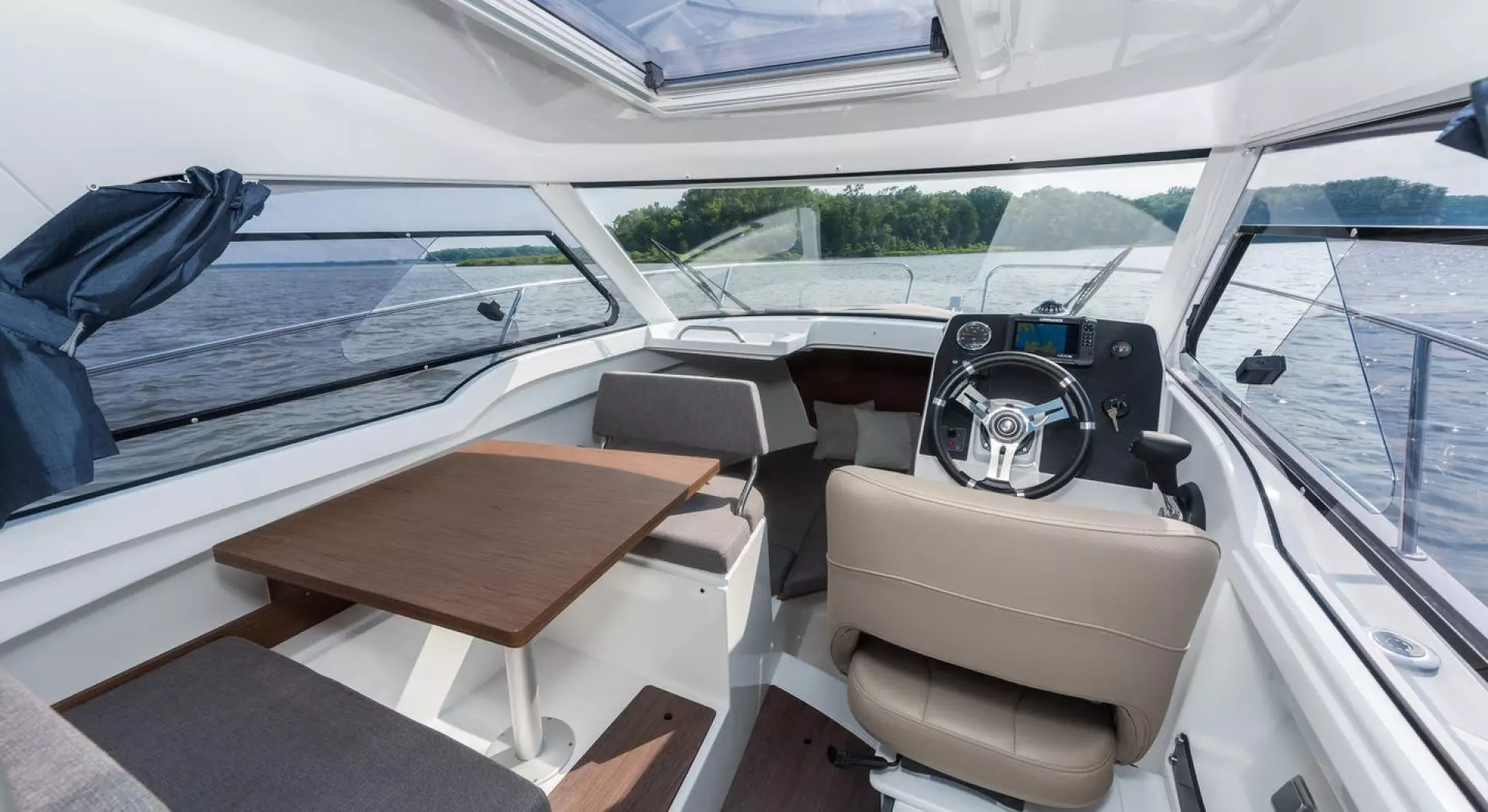 2026 Beneteau Antares 7 - Image 12