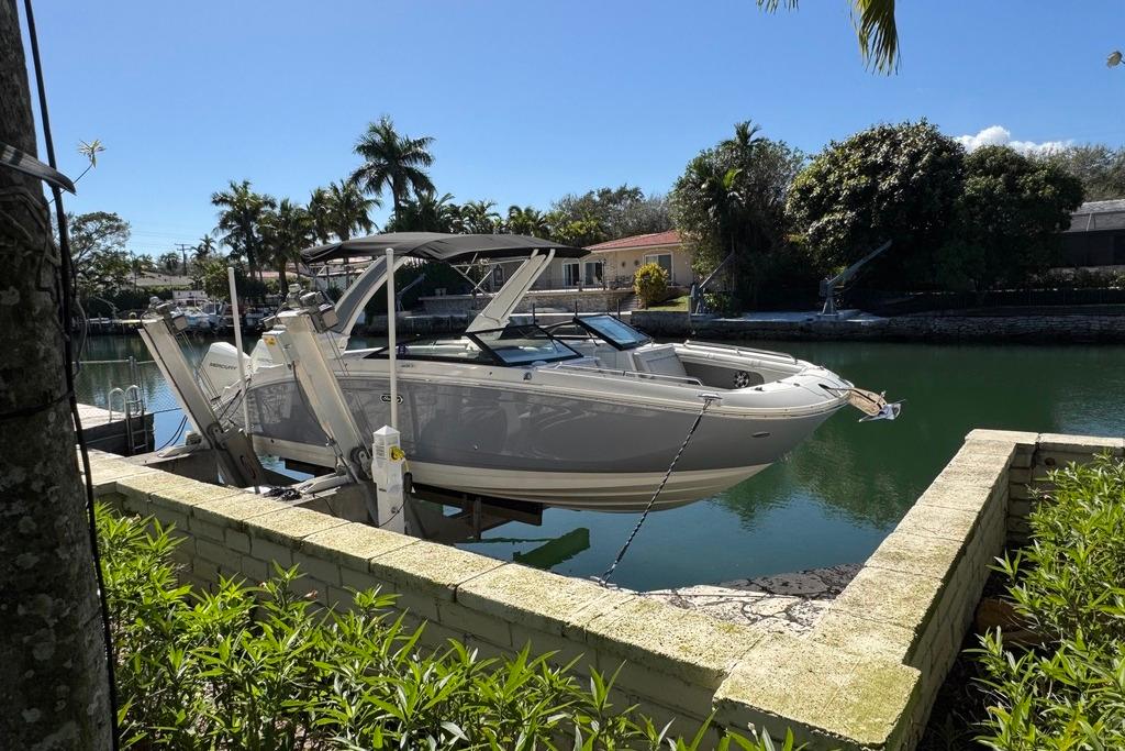 2025 Sea Ray SDX 290 Outboard