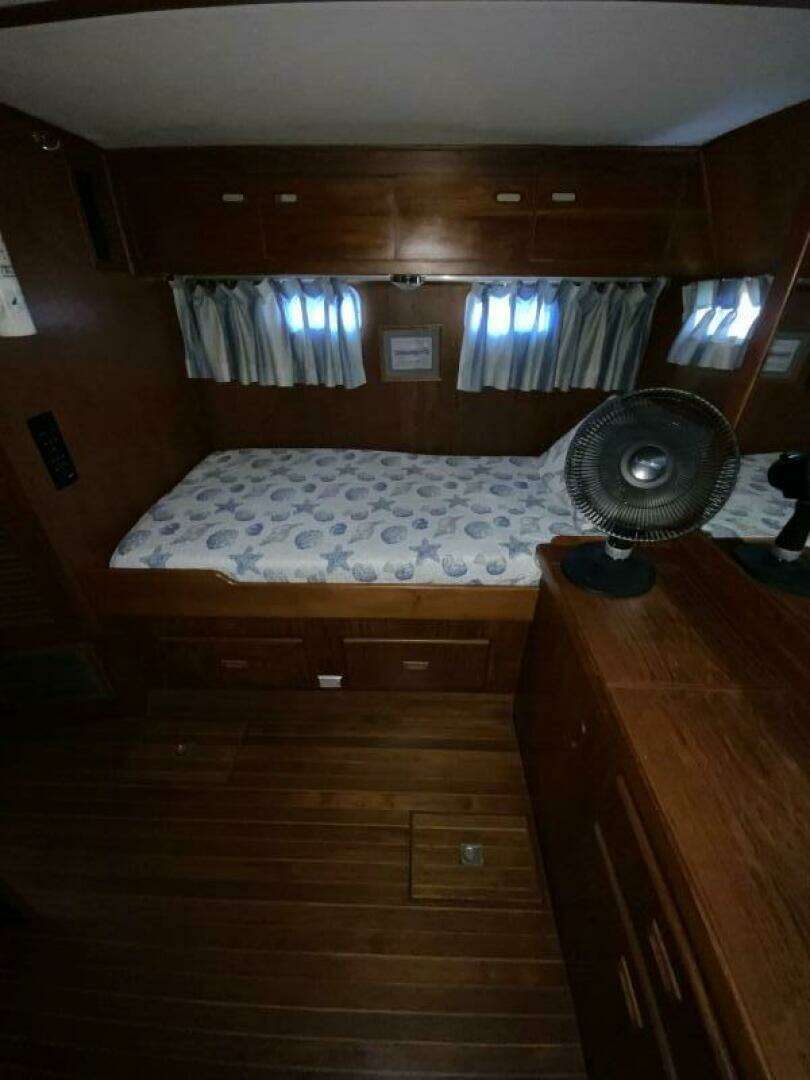 1987 President 41 Double Cabin Motor Yacht - Image 45
