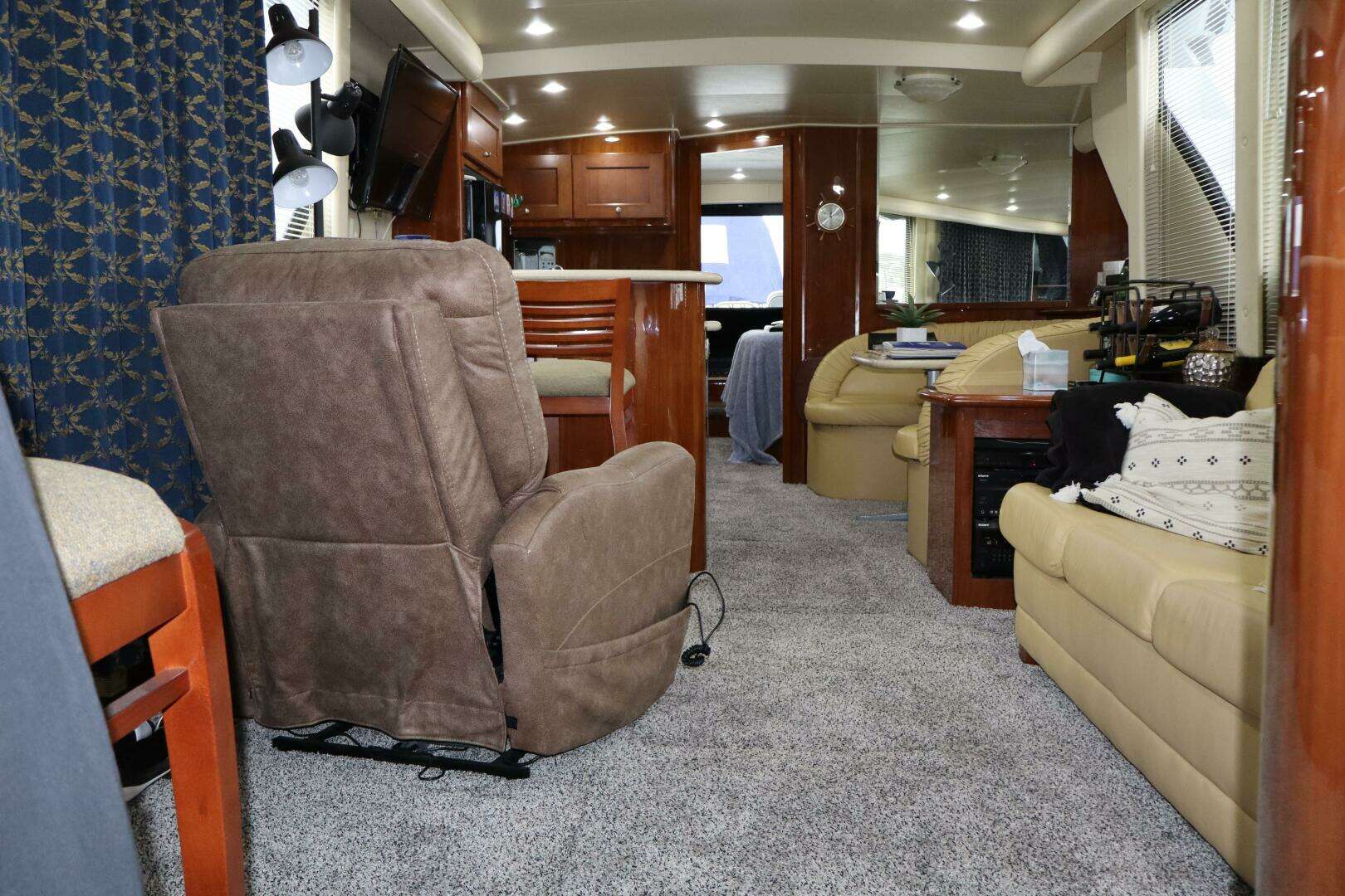 2006 Bluewater 5200 - Image 41