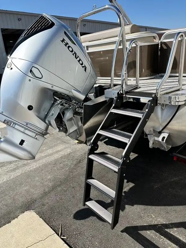 2026 Avalon LSZ Versatile Rear Lounger 23FT - 13