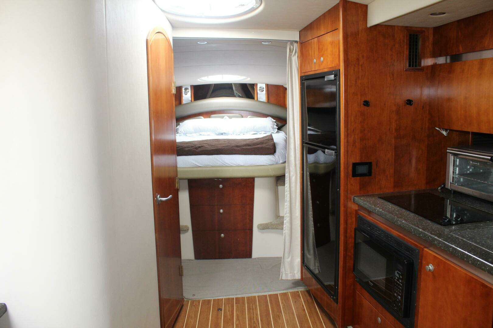 2007 Cruisers Yachts 420 Express - Image 29