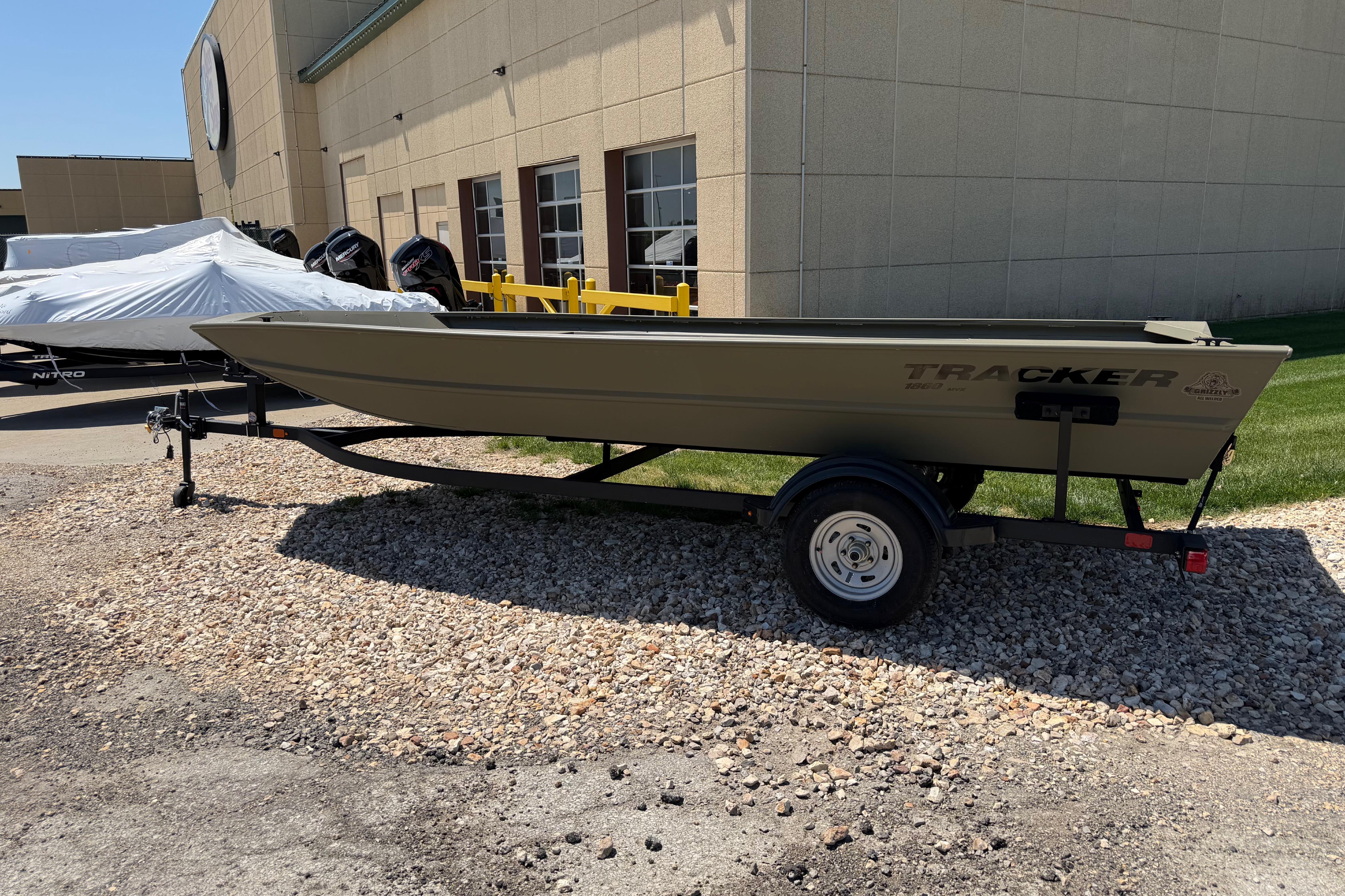2026 Tracker Grizzly 1860 Utility