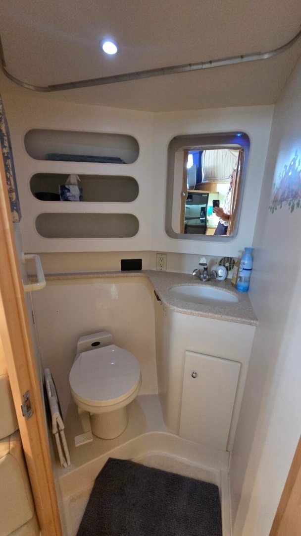 1998 Carver 405 Aft Cabin Motor Yacht - Image 47