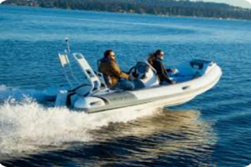 2025 Highfield Sport 420 boat cruising on a sunny lake.