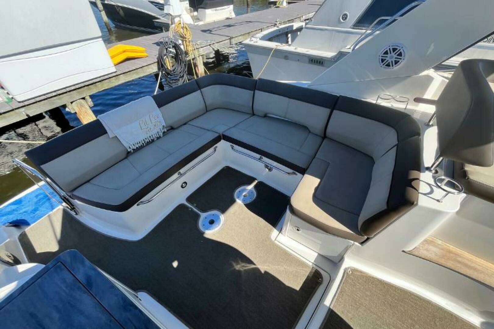 2014 Sea Ray Sundancer 350 - Image 21