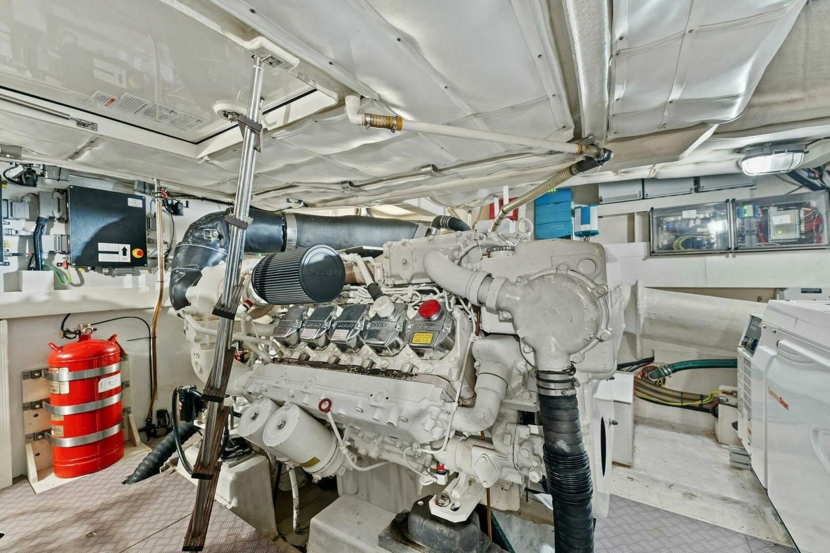 2013 Ferretti Yachts 620 - Image 62