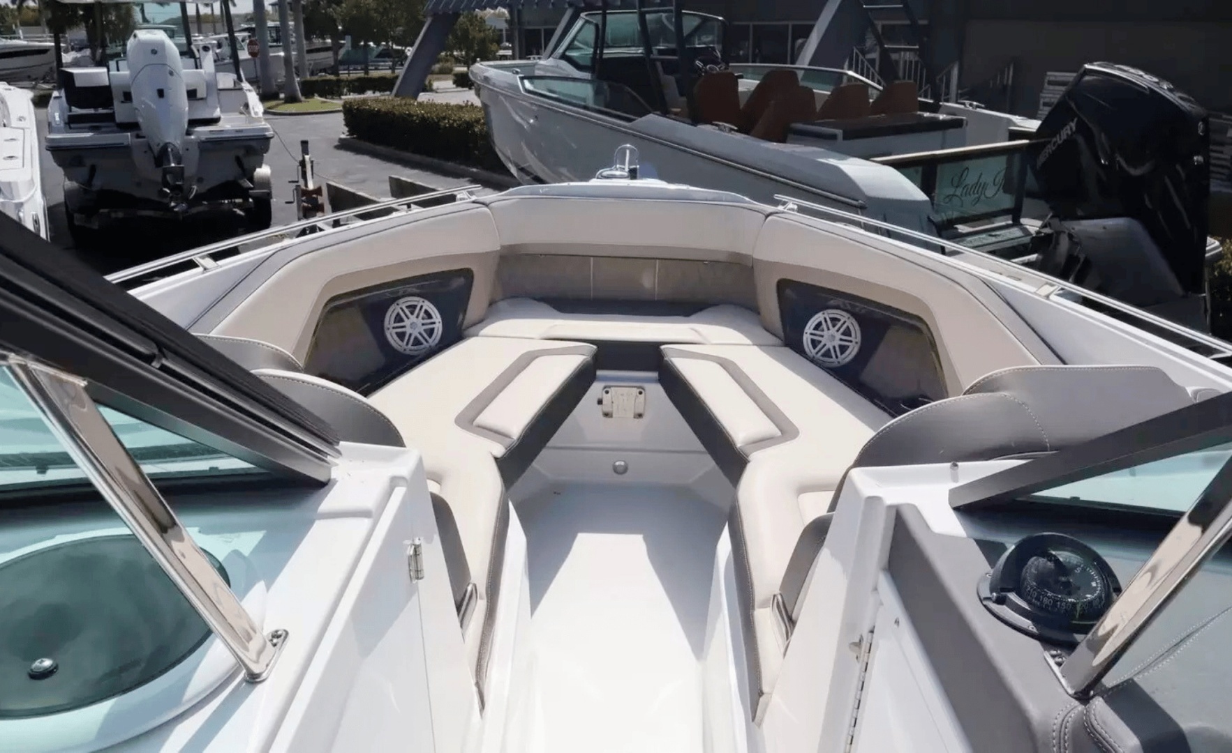 2024 Monterey 305SS - Image 12
