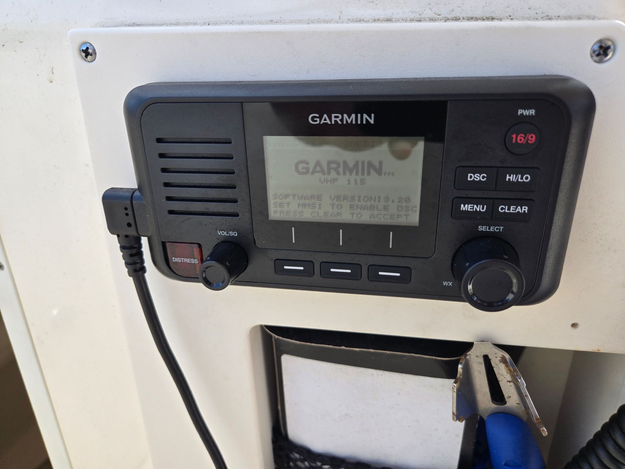Garmin VHF radio on 2019 Scout 275 Dorado boat.