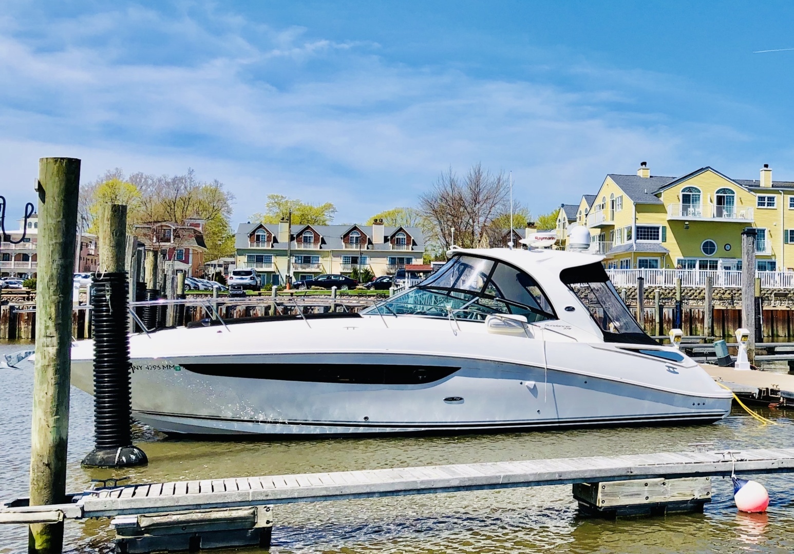 2017 Sea Ray Sundancer 370 - Image 2