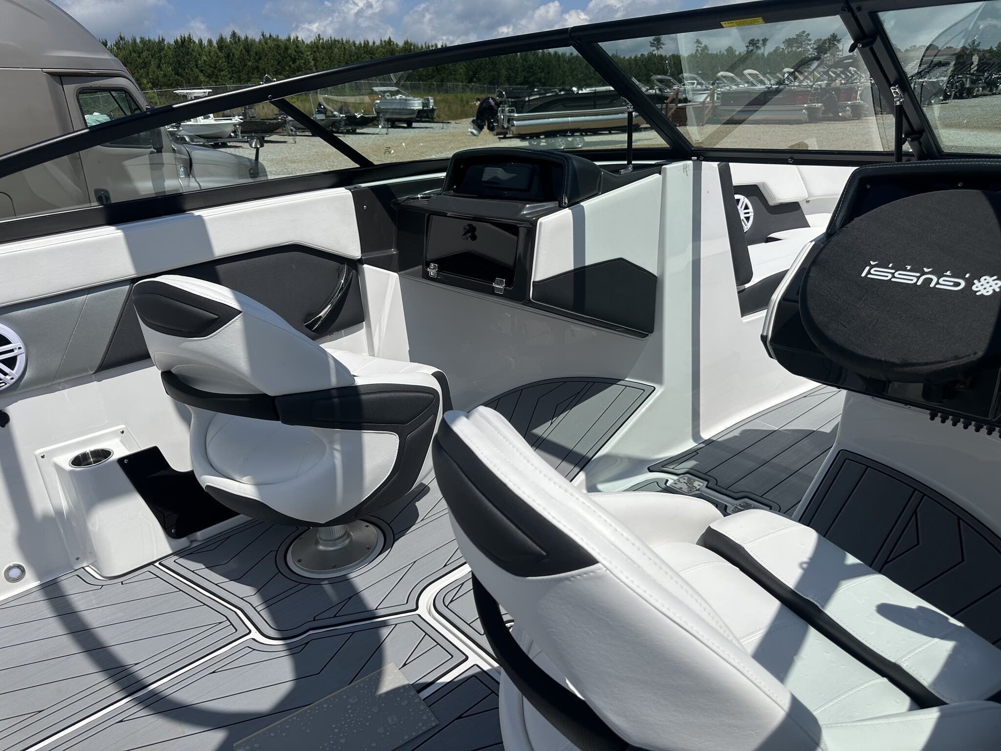 2025 Monterey M-22 - 10
