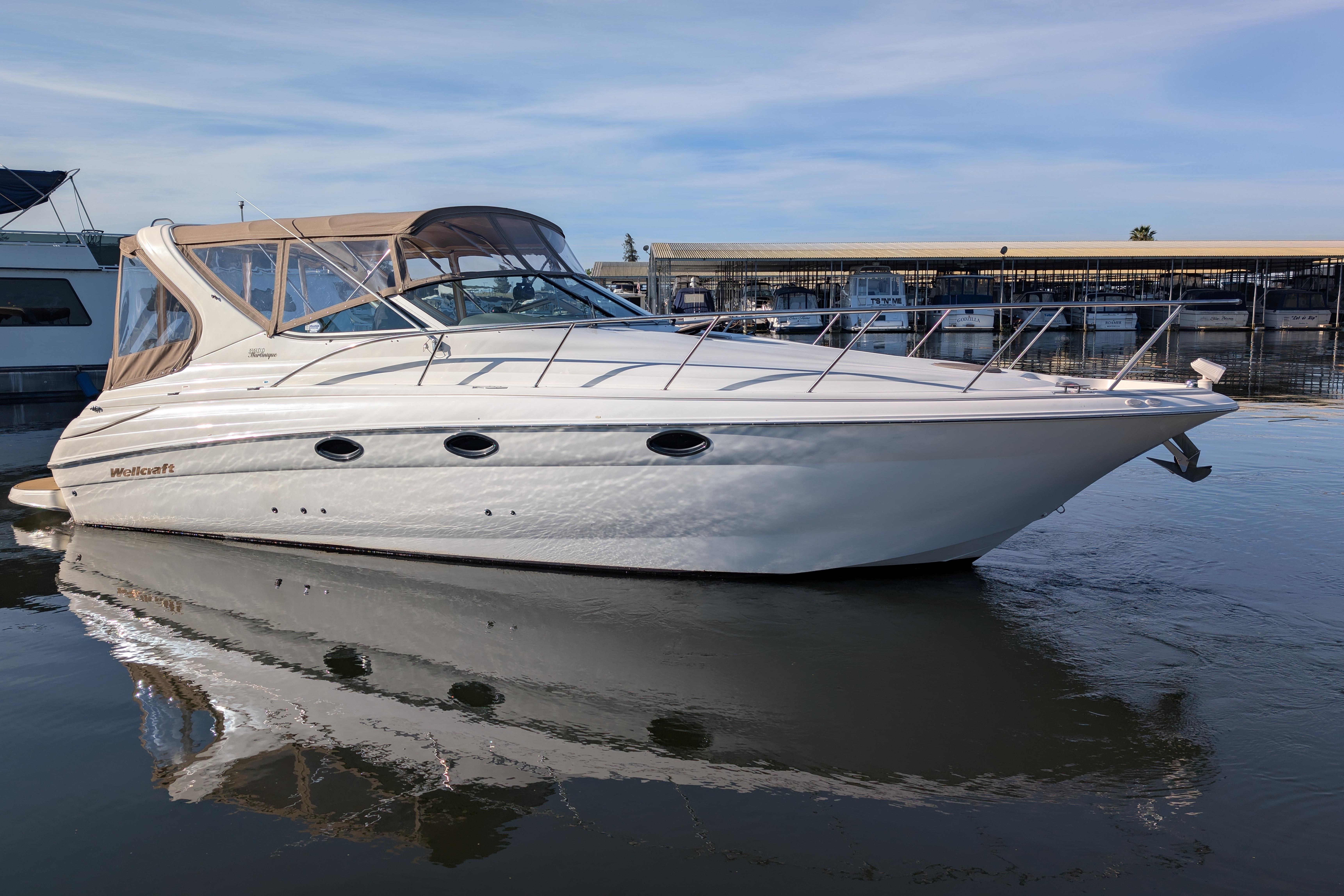 2001 Wellcraft 3300 Martinique