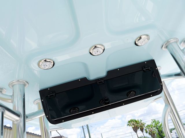 2027 Bulls Bay 230 Center Console - 16