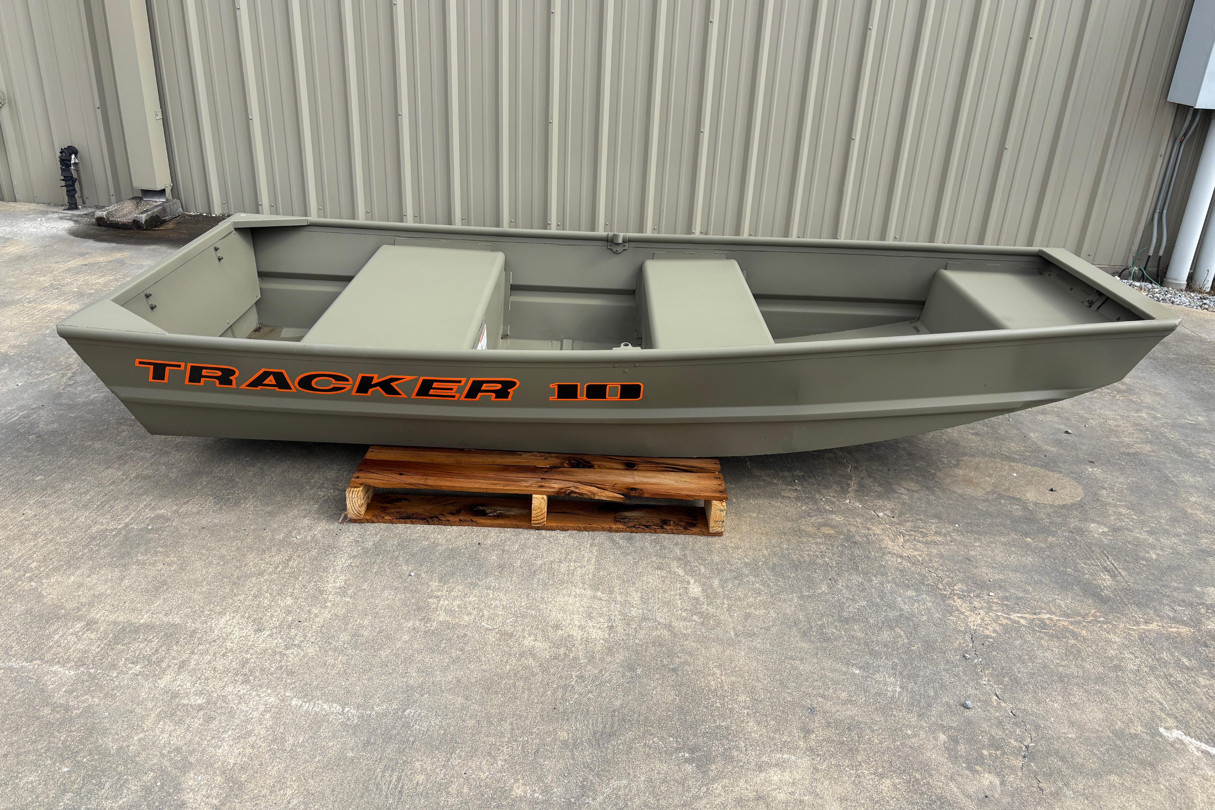 2026 Tracker Grizzly 10 Jon