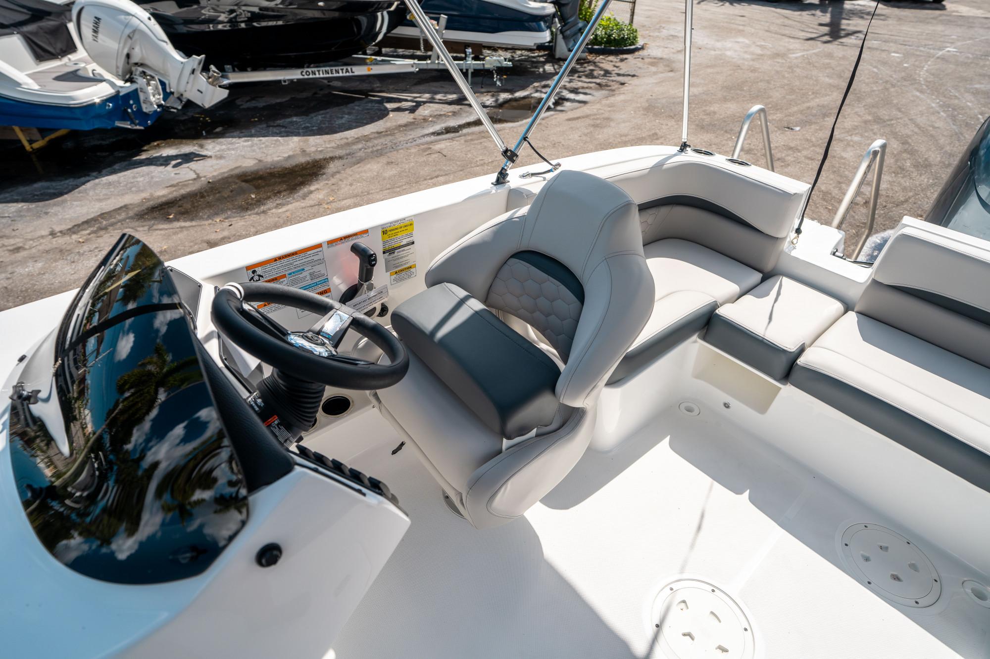 2025 Hurricane SunDeck Sport 192 RL OB - 20