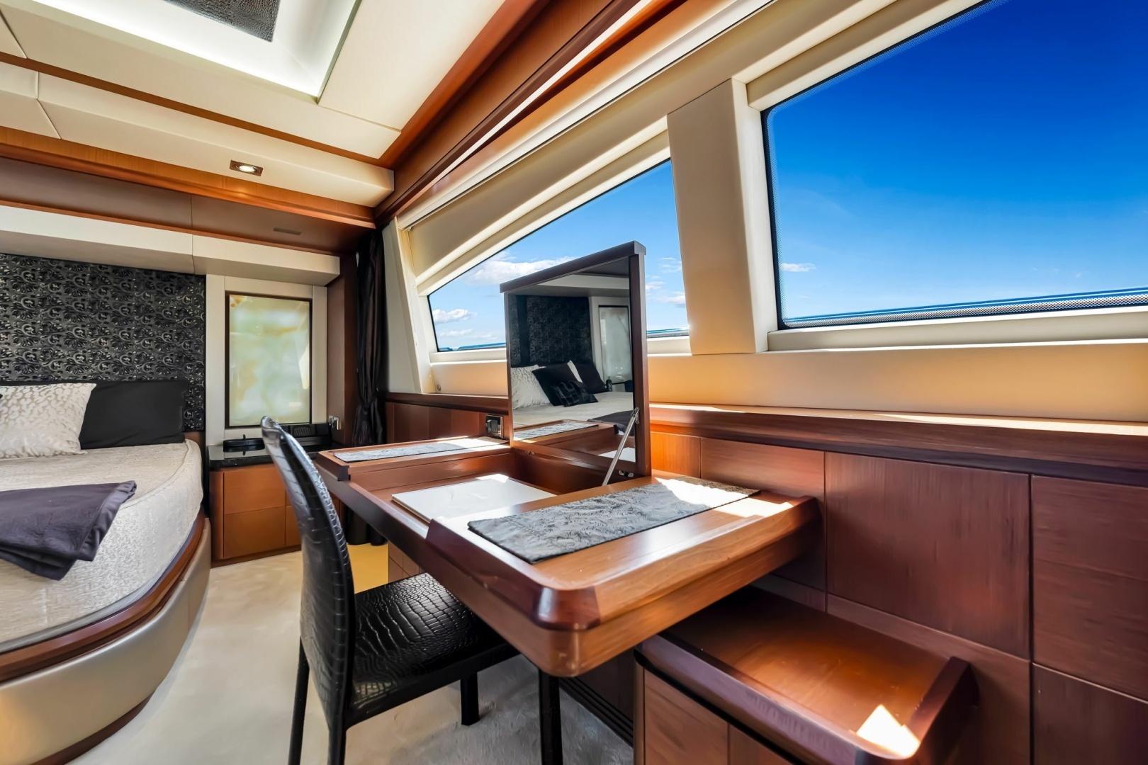 2005 Azimut 105 - Image 87