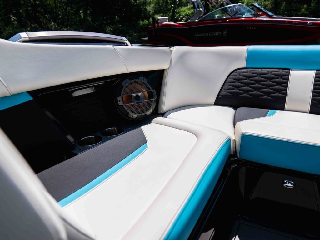 2019 MasterCraft X24 - 17