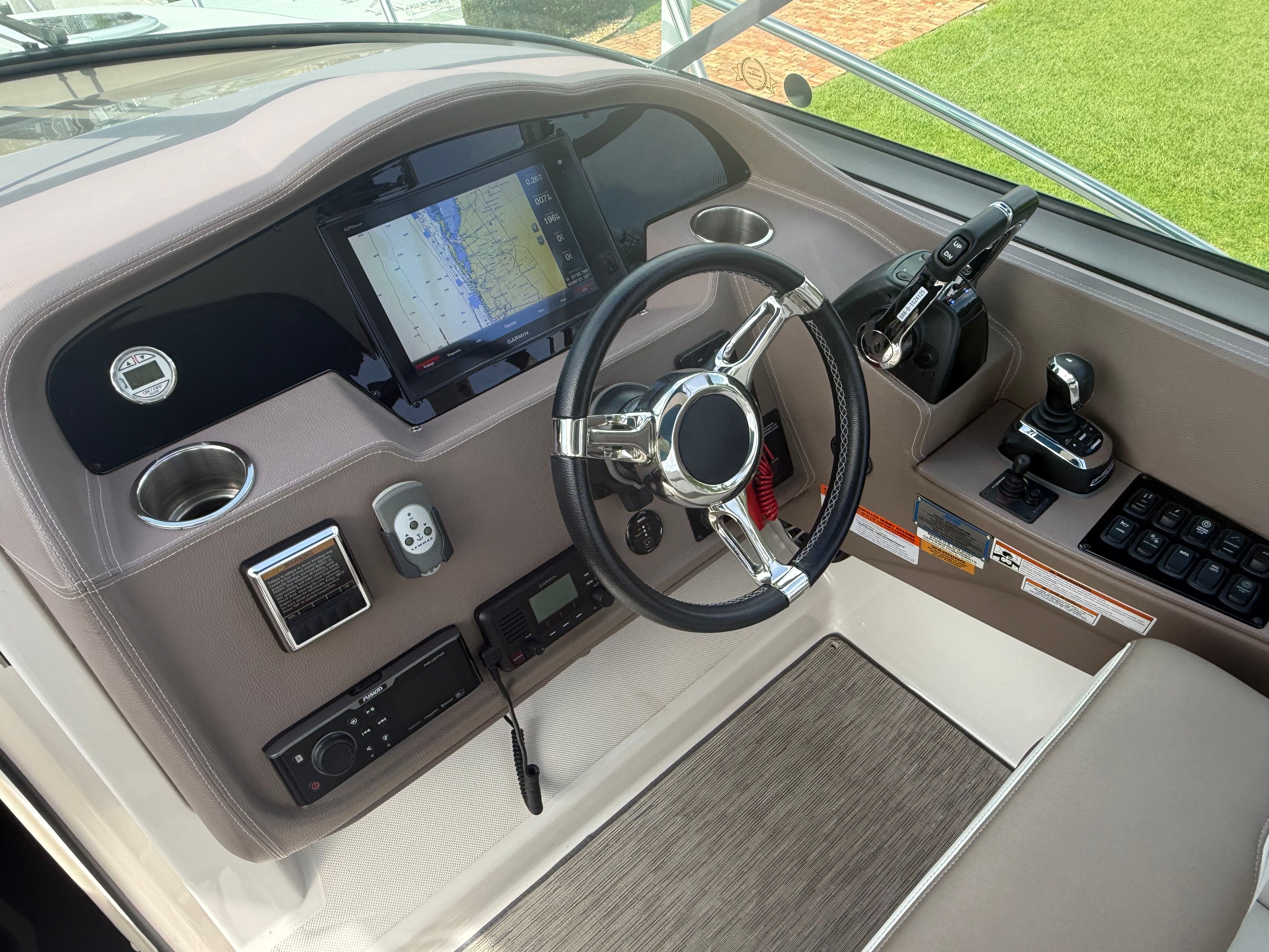 2019 REGAL 33 XO - Image 2