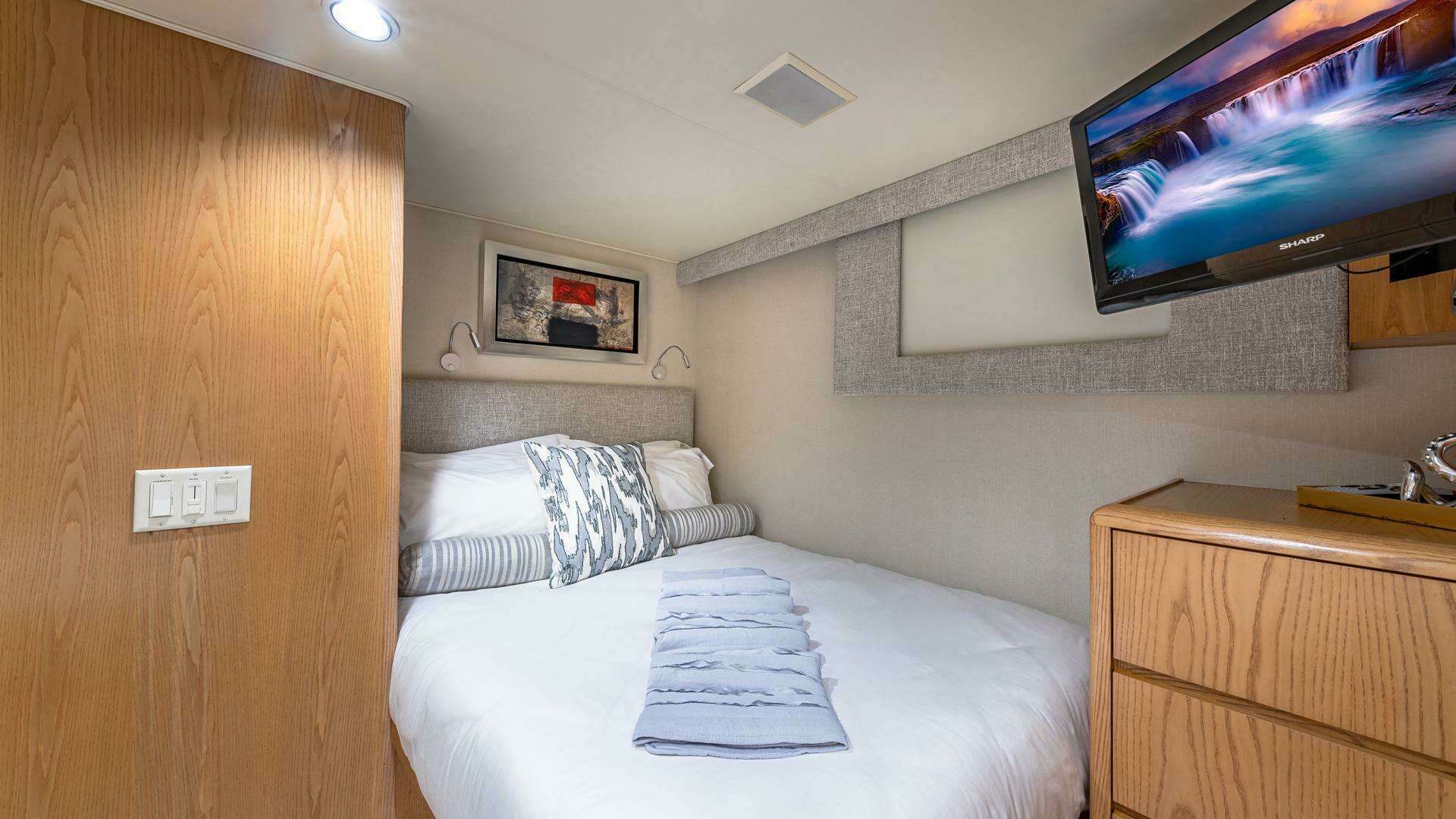1997 Broward Raised Pilothouse - Image 40