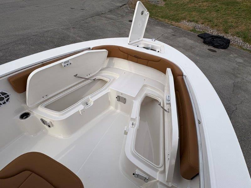 2025 Robalo R202 Explorer - 78