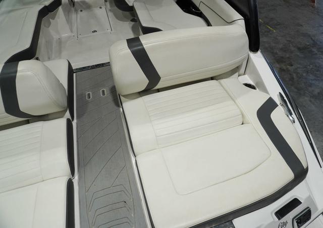 2016 Regal 2300 RX Surf - 13