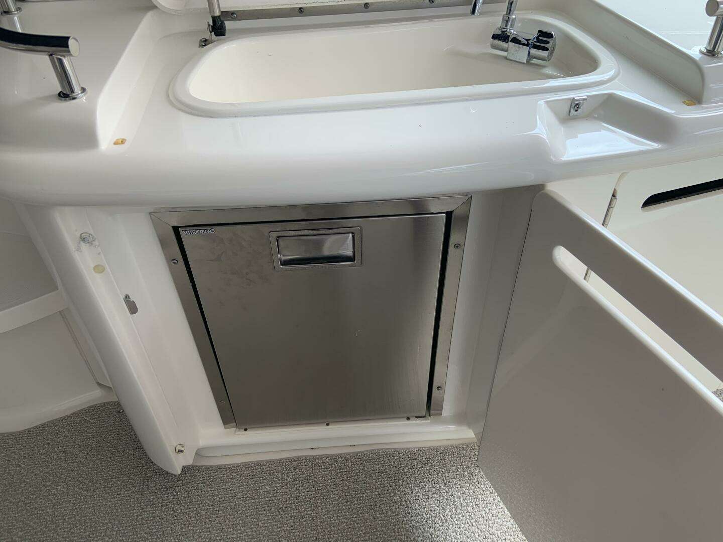 2005 Sea Ray 500 Sundancer - Image 5