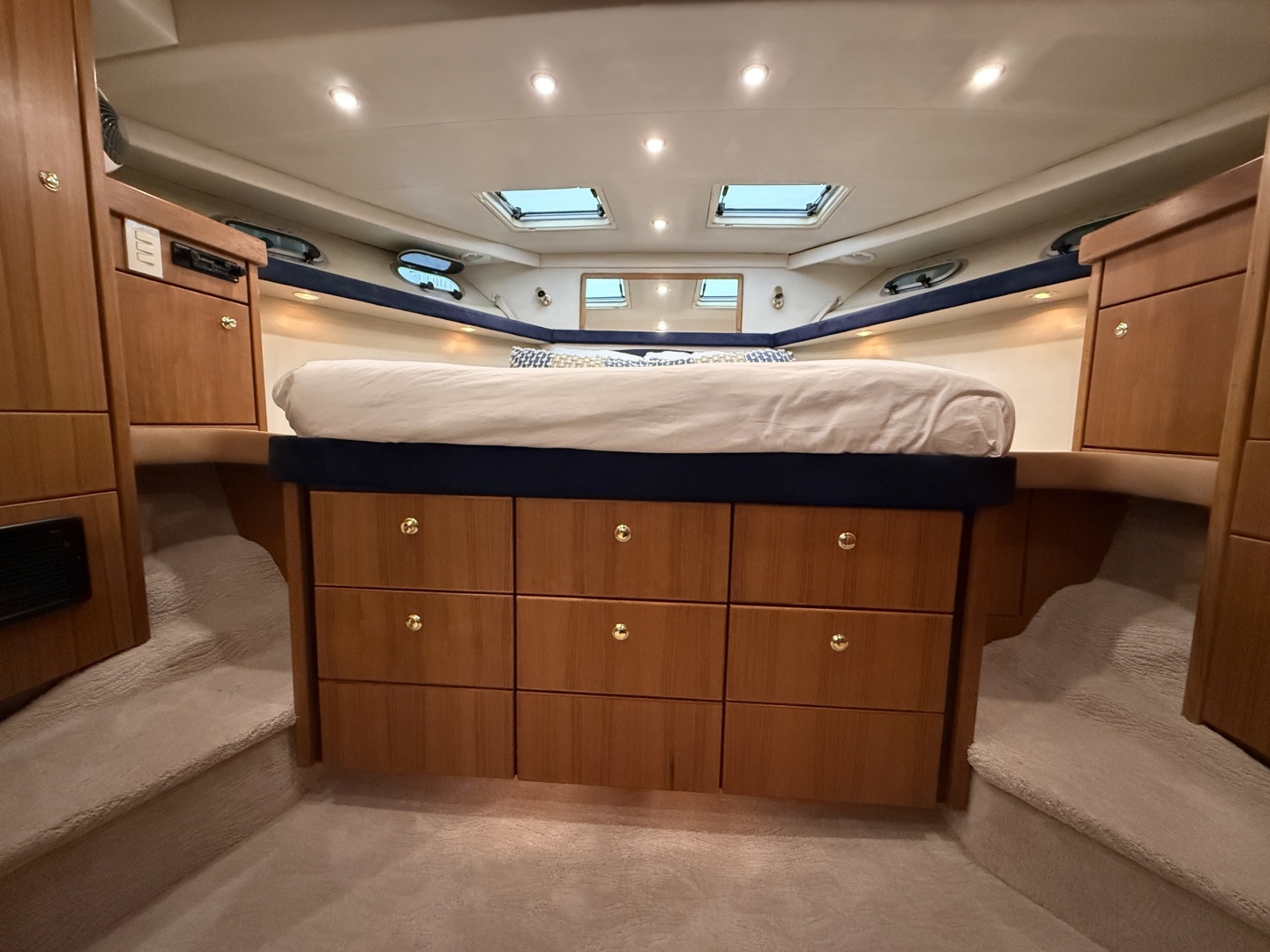 1998 Bayliner 4788 - Image 38