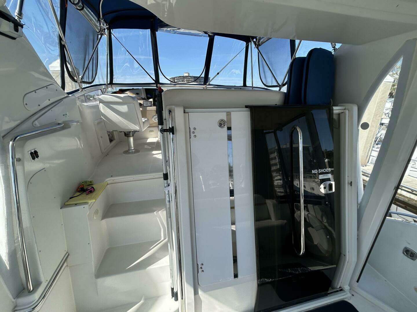 2005 Carver 366 MY - Image 24