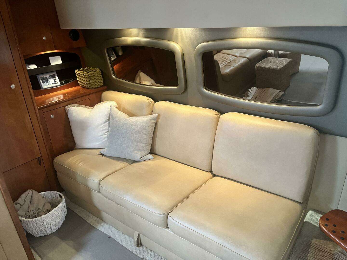 2008 Cruisers Yachts 390 Sport Coupe - Image 28
