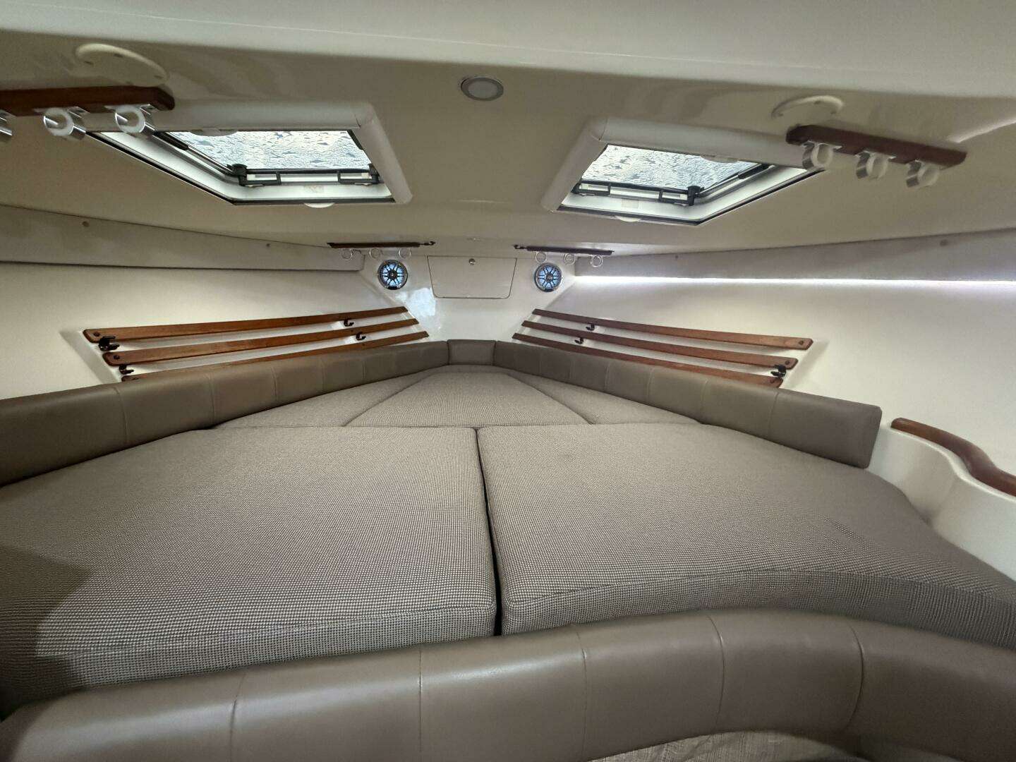 2004 Grady-White — - Image 26