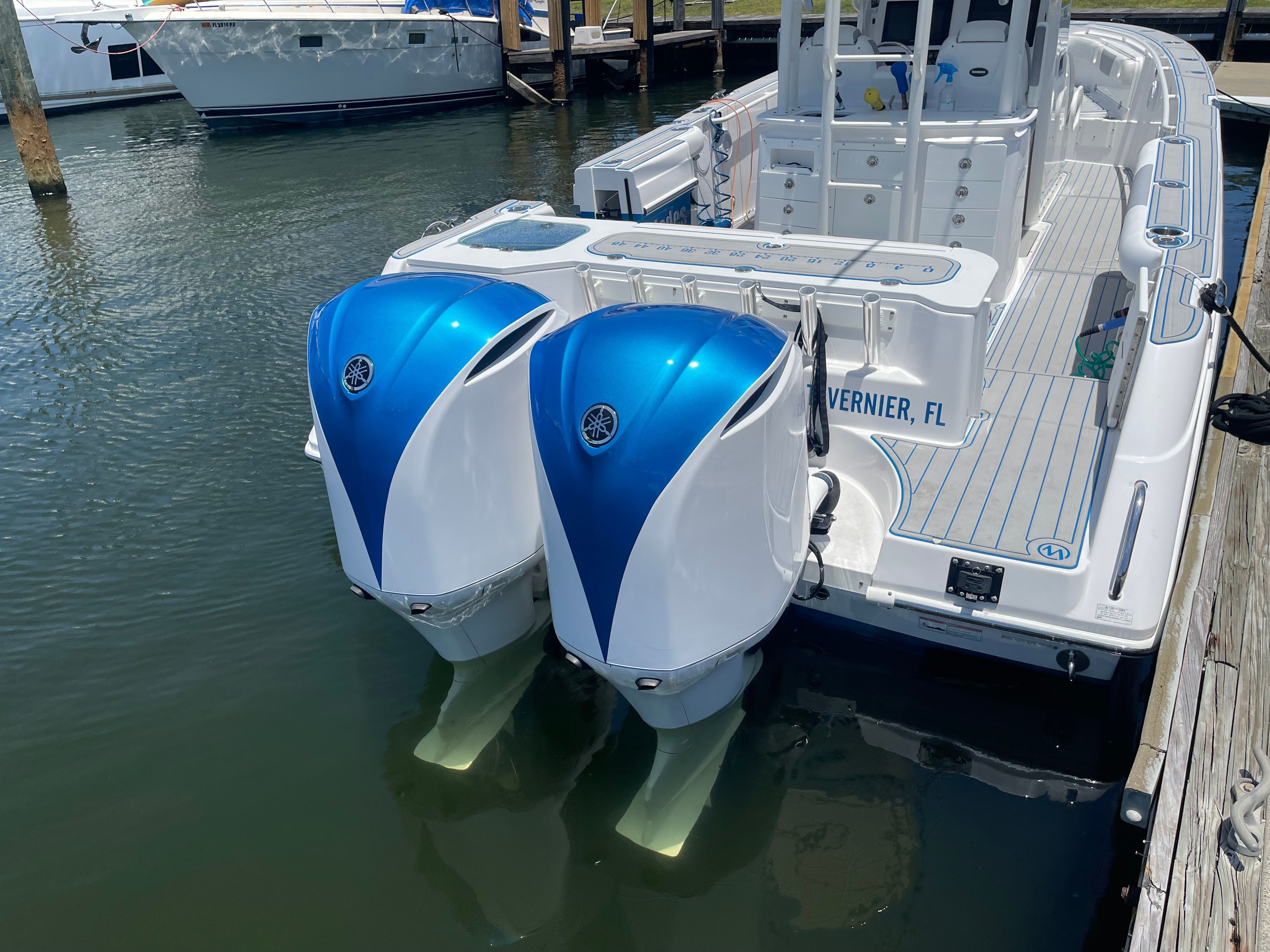 2017 Everglades 325 Center Console - 4