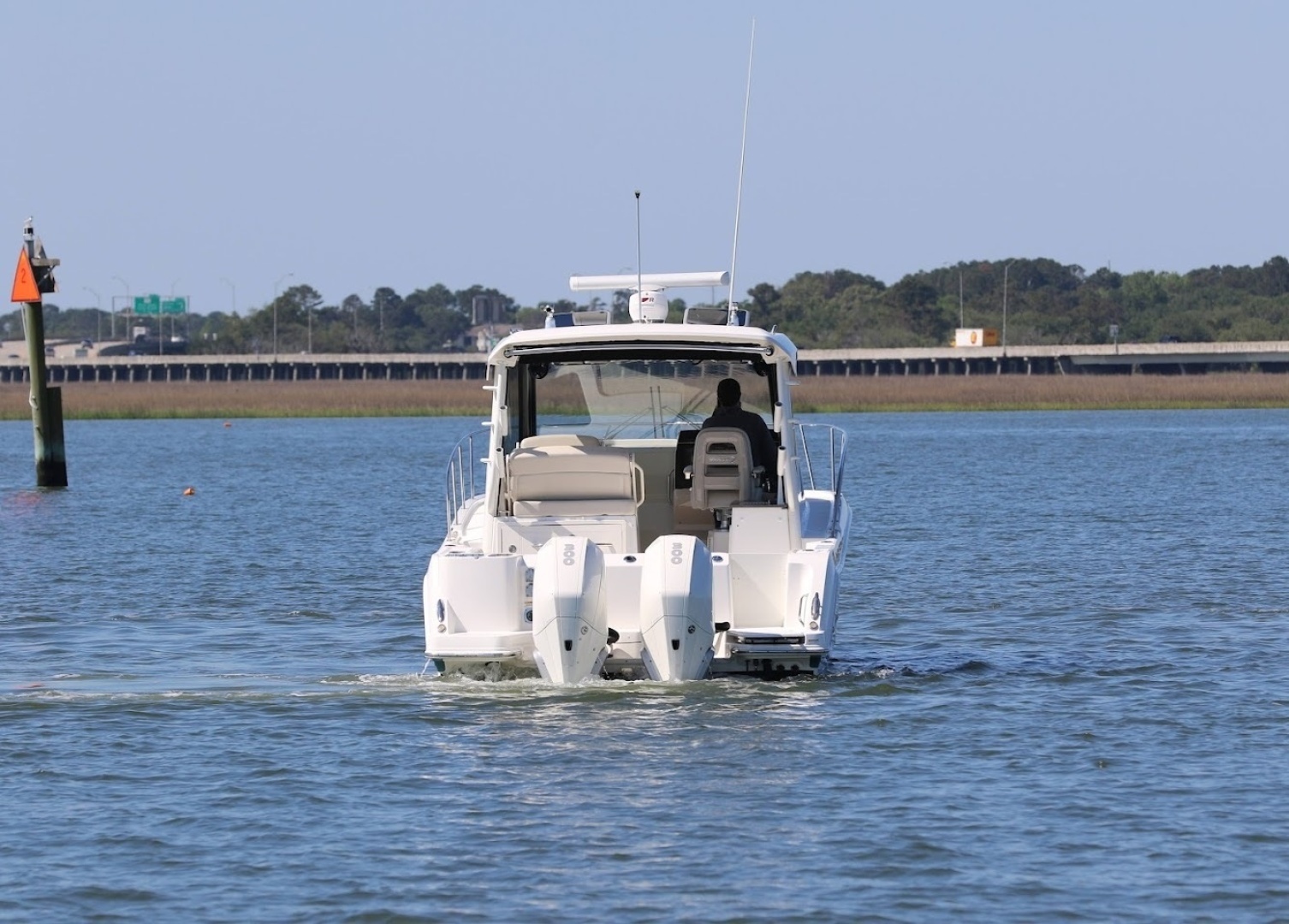 2021 Boston Whaler 325 Conquest - Image 3
