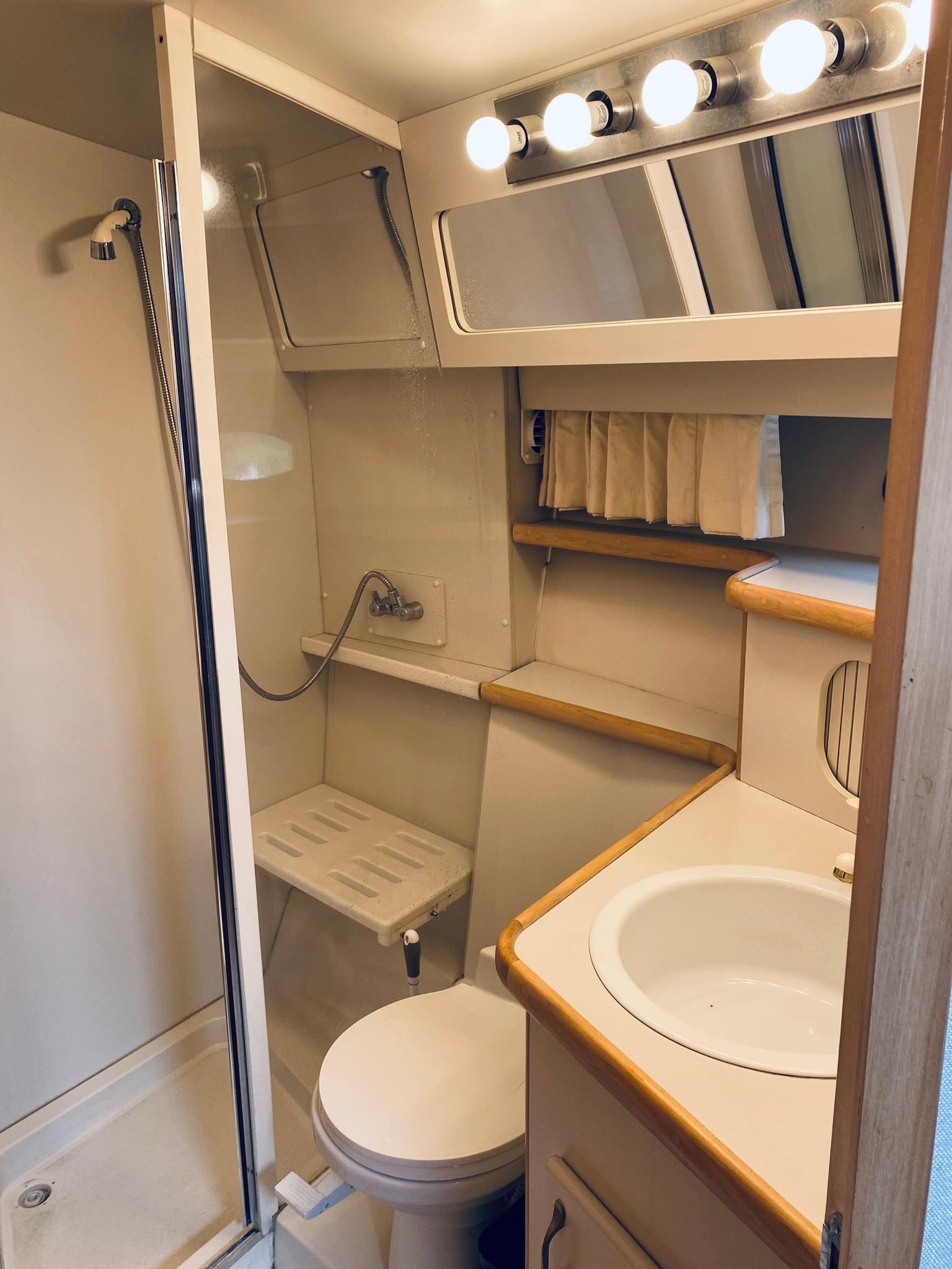1994 Carver 430 Cockpit Motor Yacht - 21