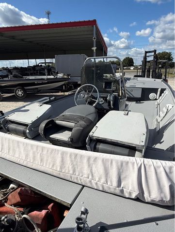 2006 Duracraft 18 Center Console - 4