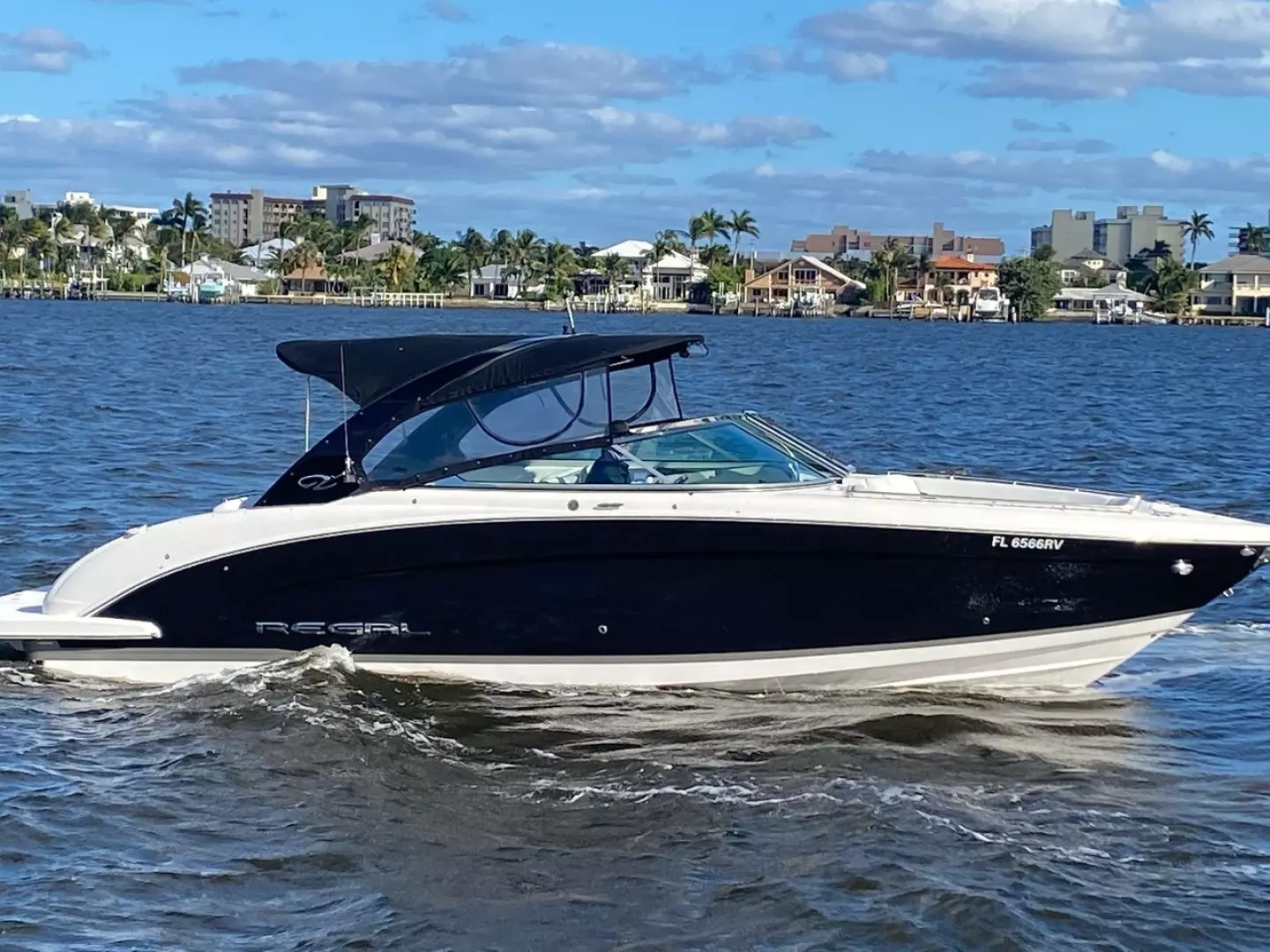 2016 Regal 3200 Bowrider - Image 4