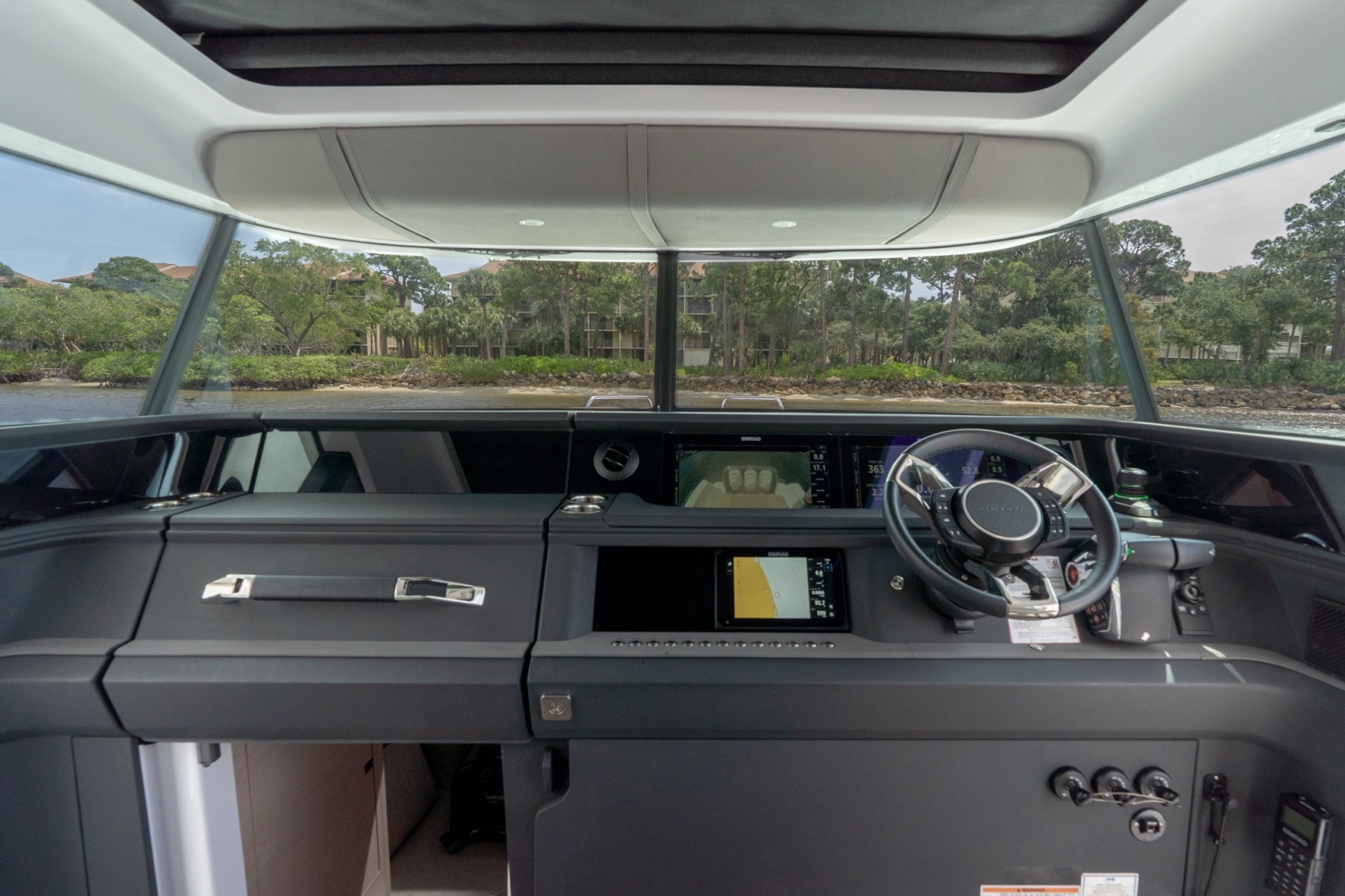 2024 Axopar 45 XC Cross Cabin - Image 21