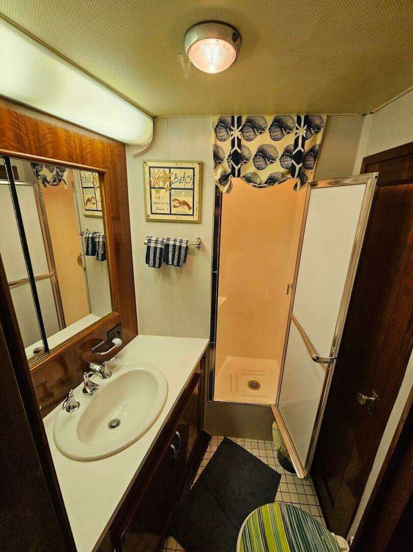 1975 Hatteras 58 LRC - Image 48