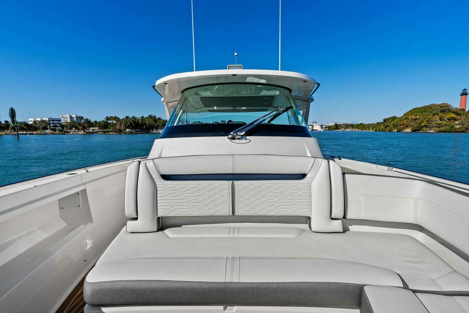 2019 Tiara Yachts 38 LS - Image 9