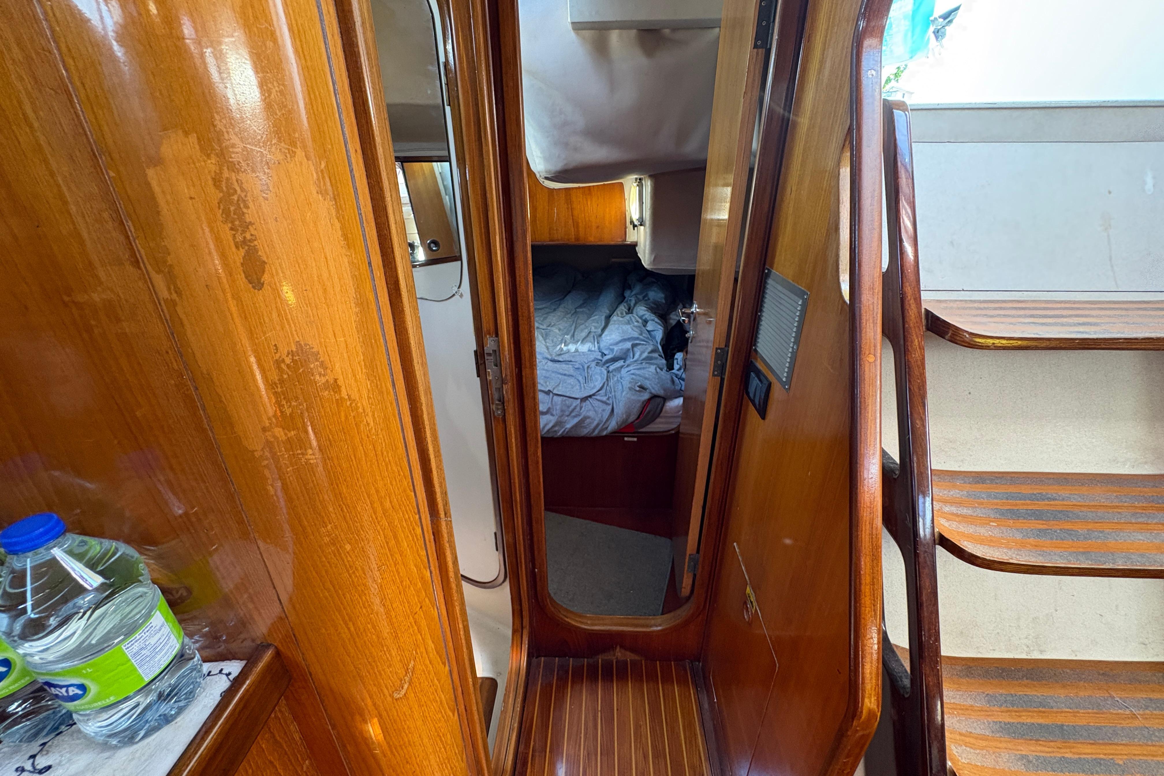 Interior of 1990 Beneteau Oceanis 500 sailboat with wooden finish and cozy cabin.