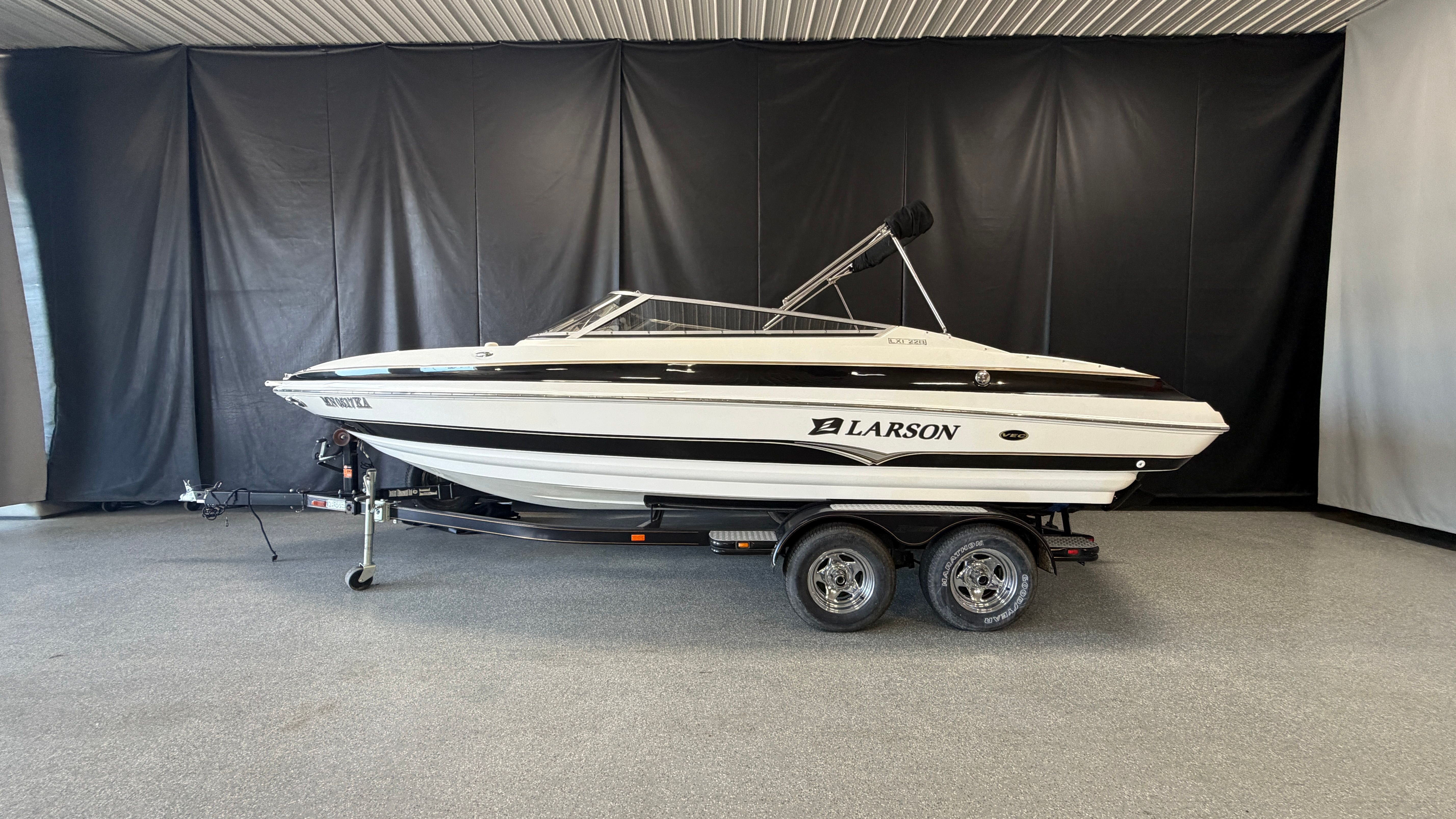 2005 Larson LXi 228