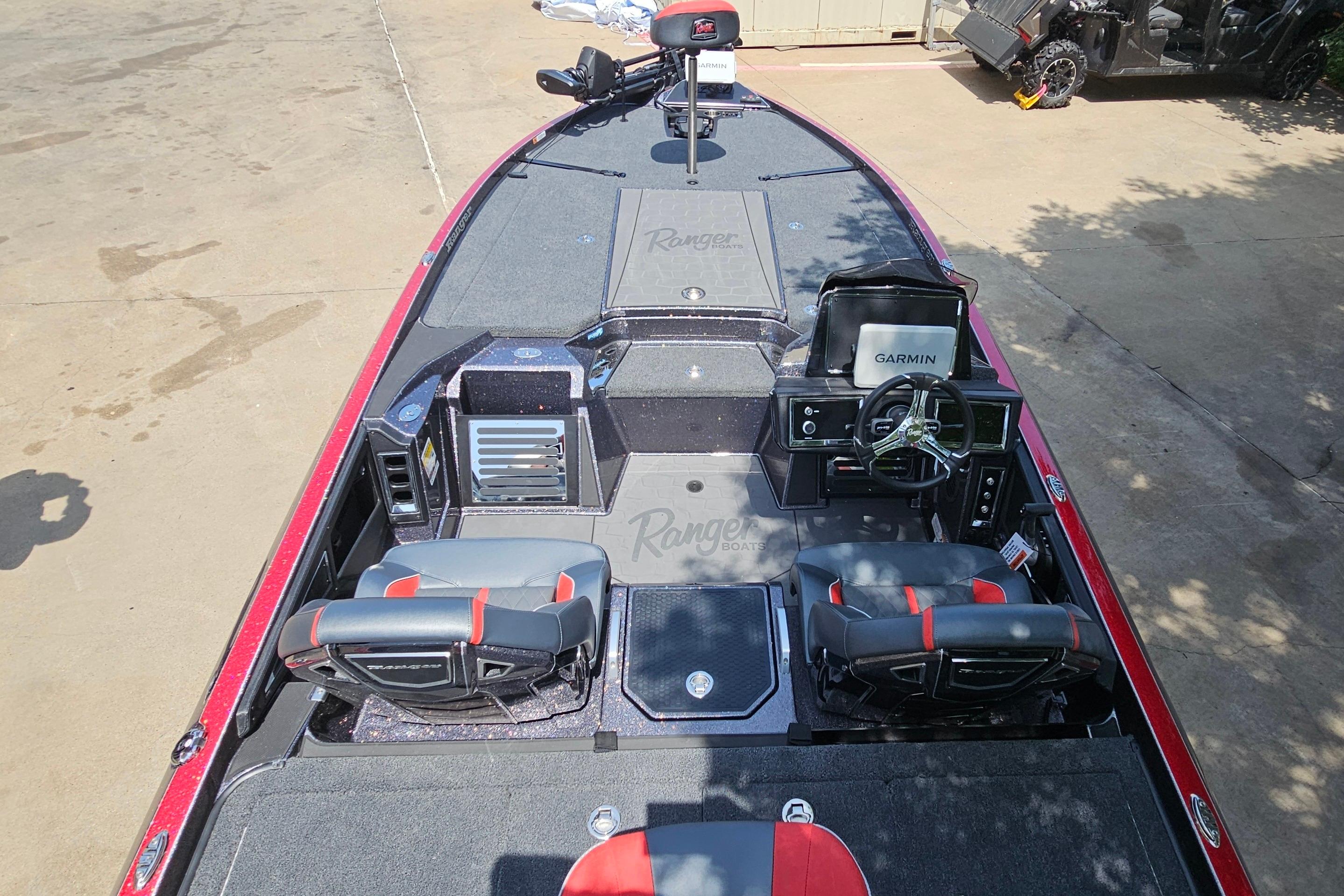 2026 Ranger Z520R boat interior with Garmin electronics and dual seats.