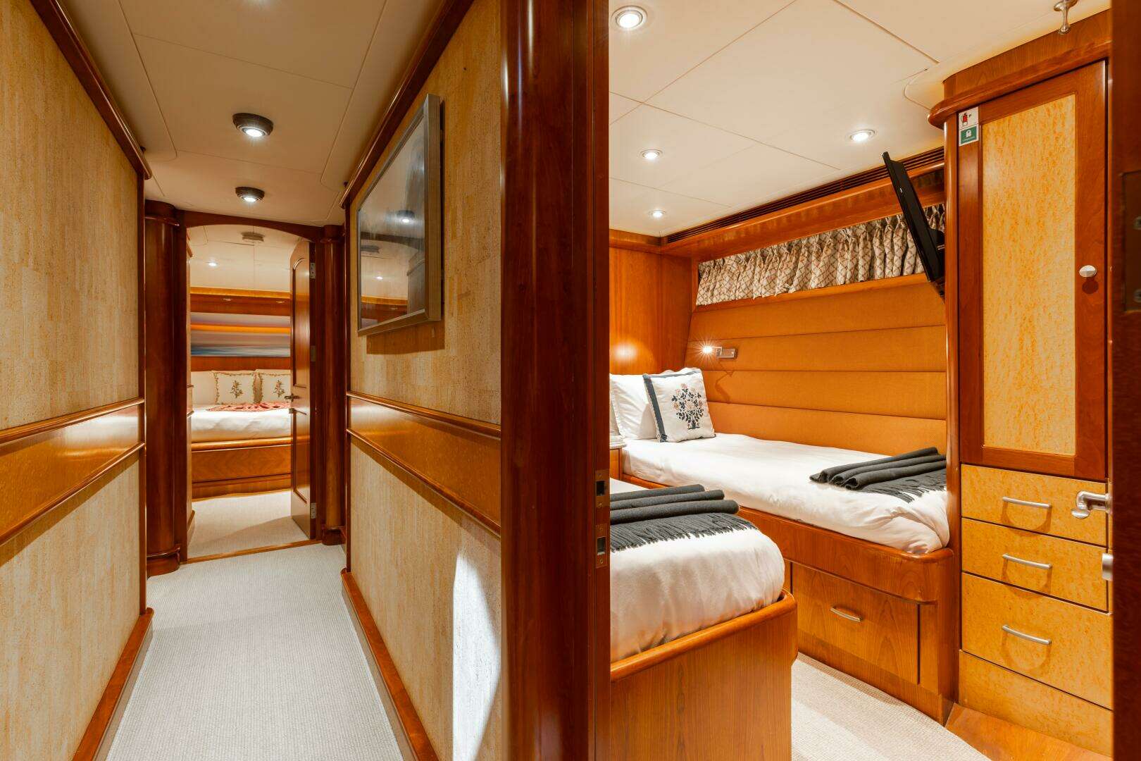 2007 President Tri-Deck - Image 24