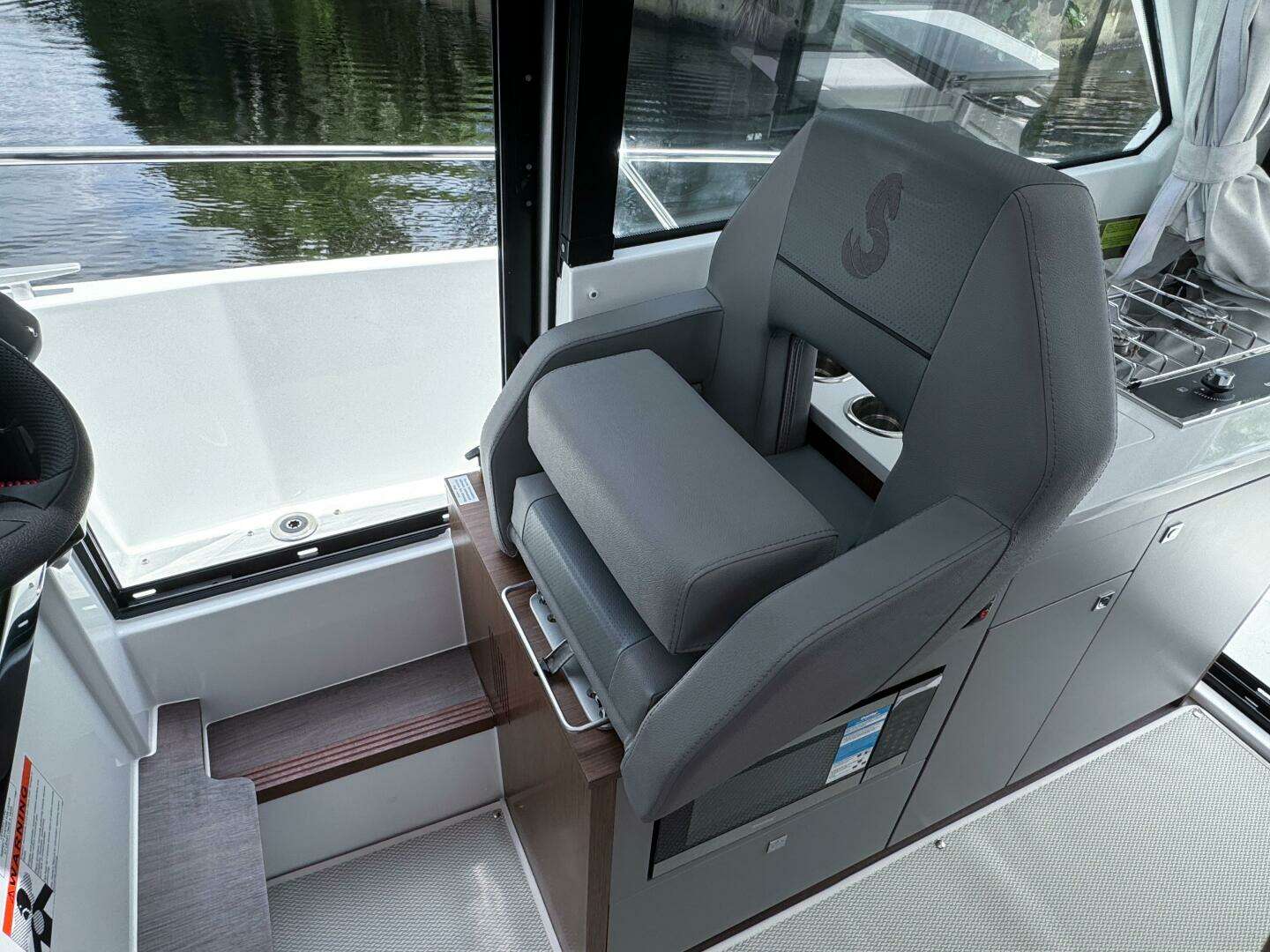 2026 Beneteau Antares 9 - Image 17