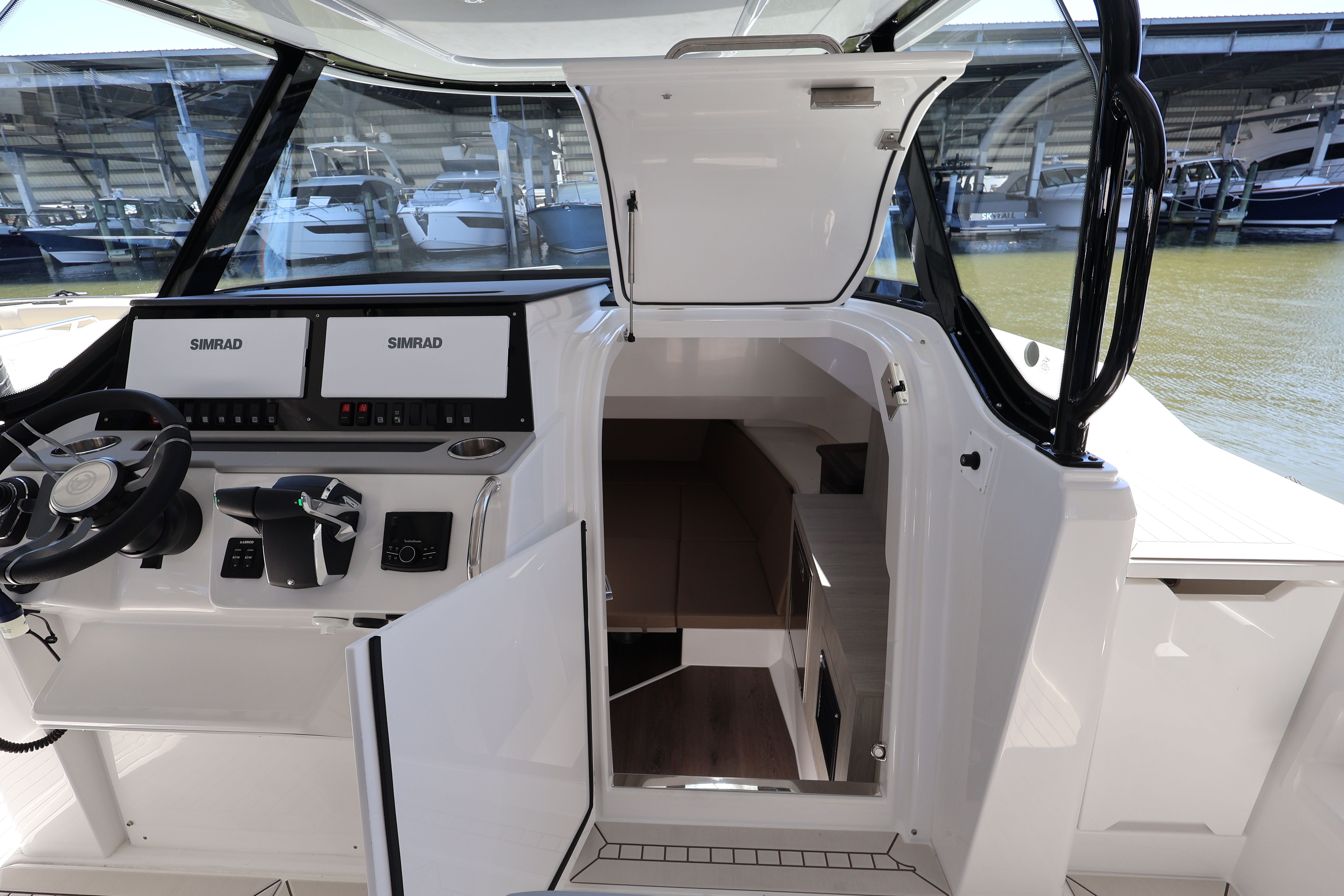 2026 Cruisers Yachts 38 VTR - 36